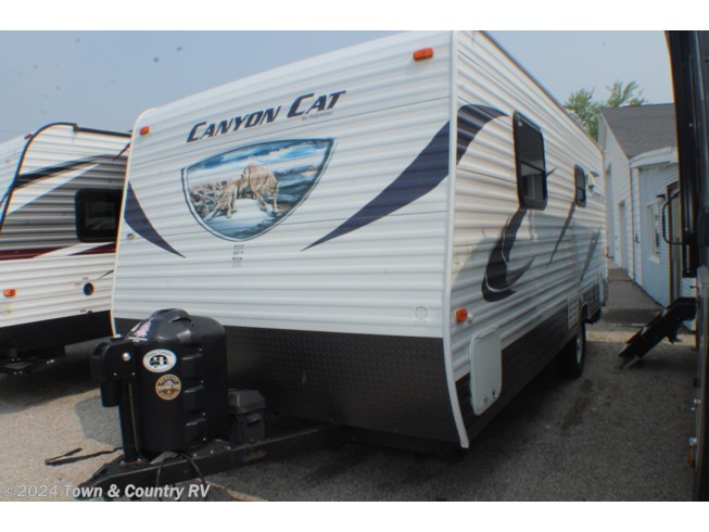 2014 Palomino Canyon Cat 18FBC - Used Travel Trailer For Sale by Town & Country RV in Clyde, Ohio