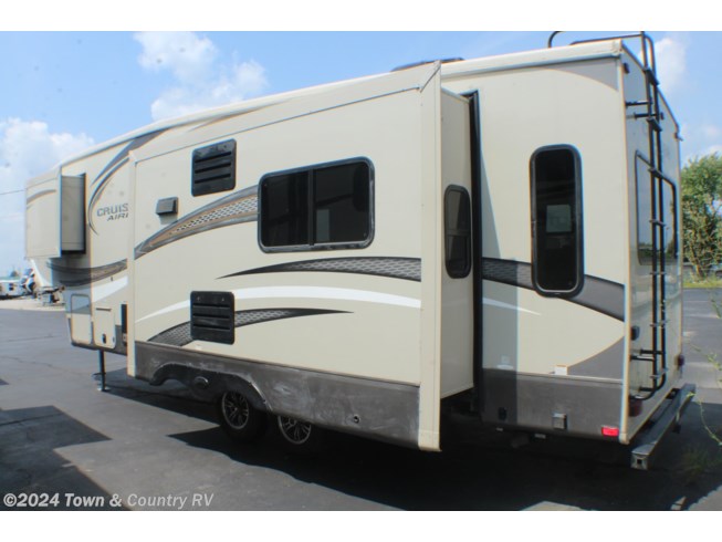 2016 CrossRoads Cruiser Aire 28SE - Used Fifth Wheel For Sale by Town & Country RV in Clyde, Ohio