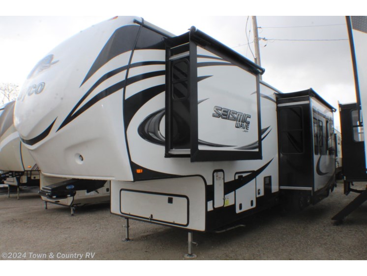 Used 2016 Jayco Seismic Wave 412W available in Clyde, Ohio
