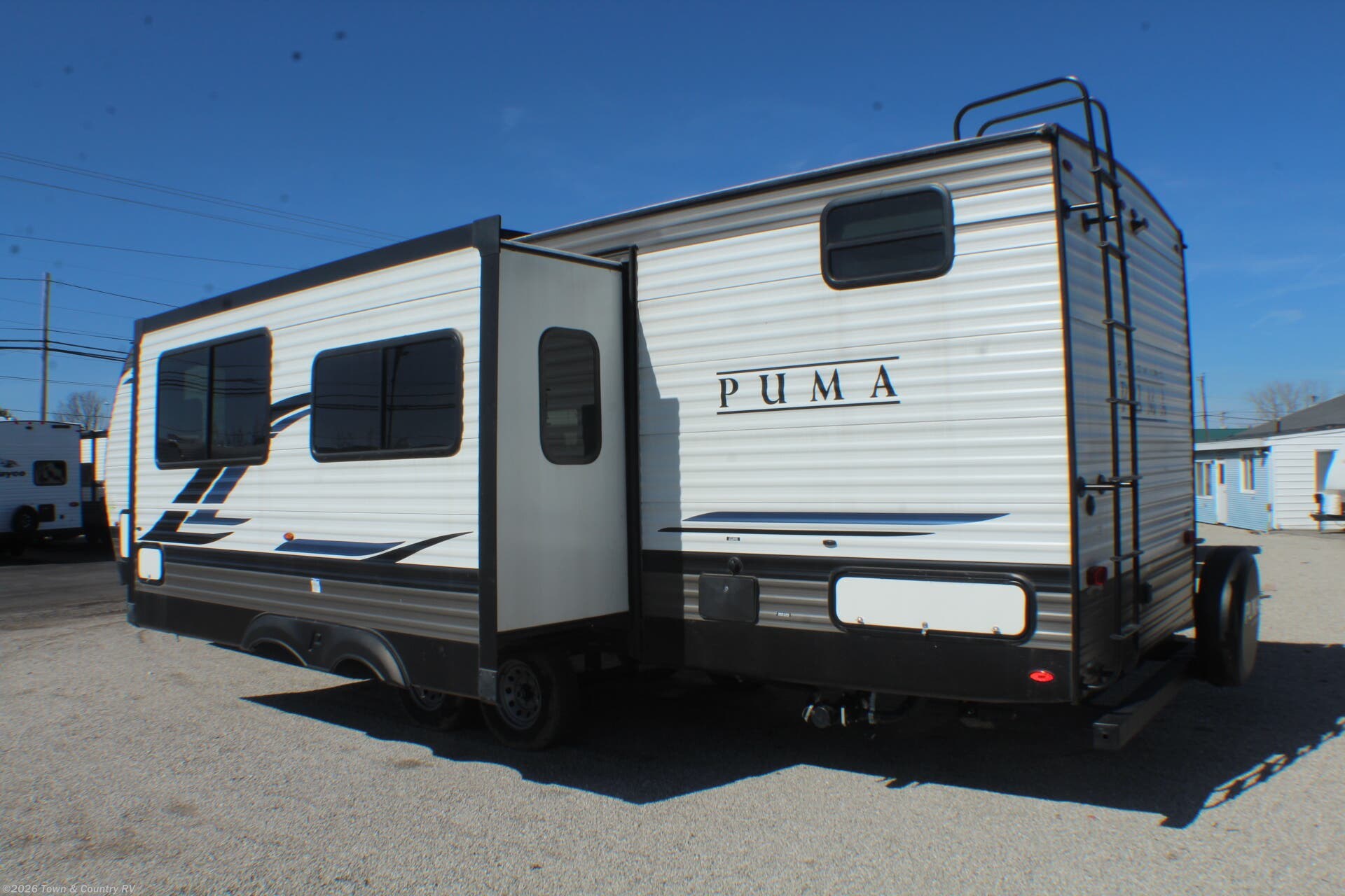 2022 Palomino 28DBFQ - Used Travel Trailer For Sale by Town & Country RV in Clyde, Ohio