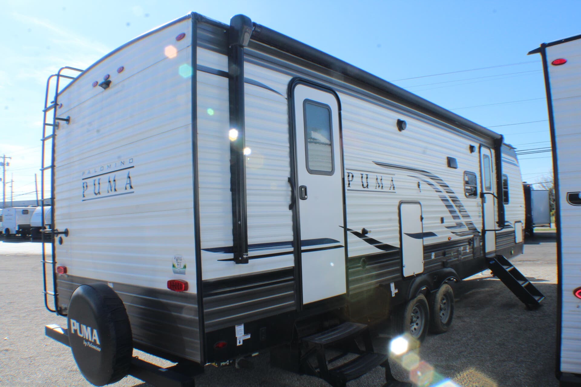 Used 2022 Palomino 28DBFQ available in Clyde, Ohio