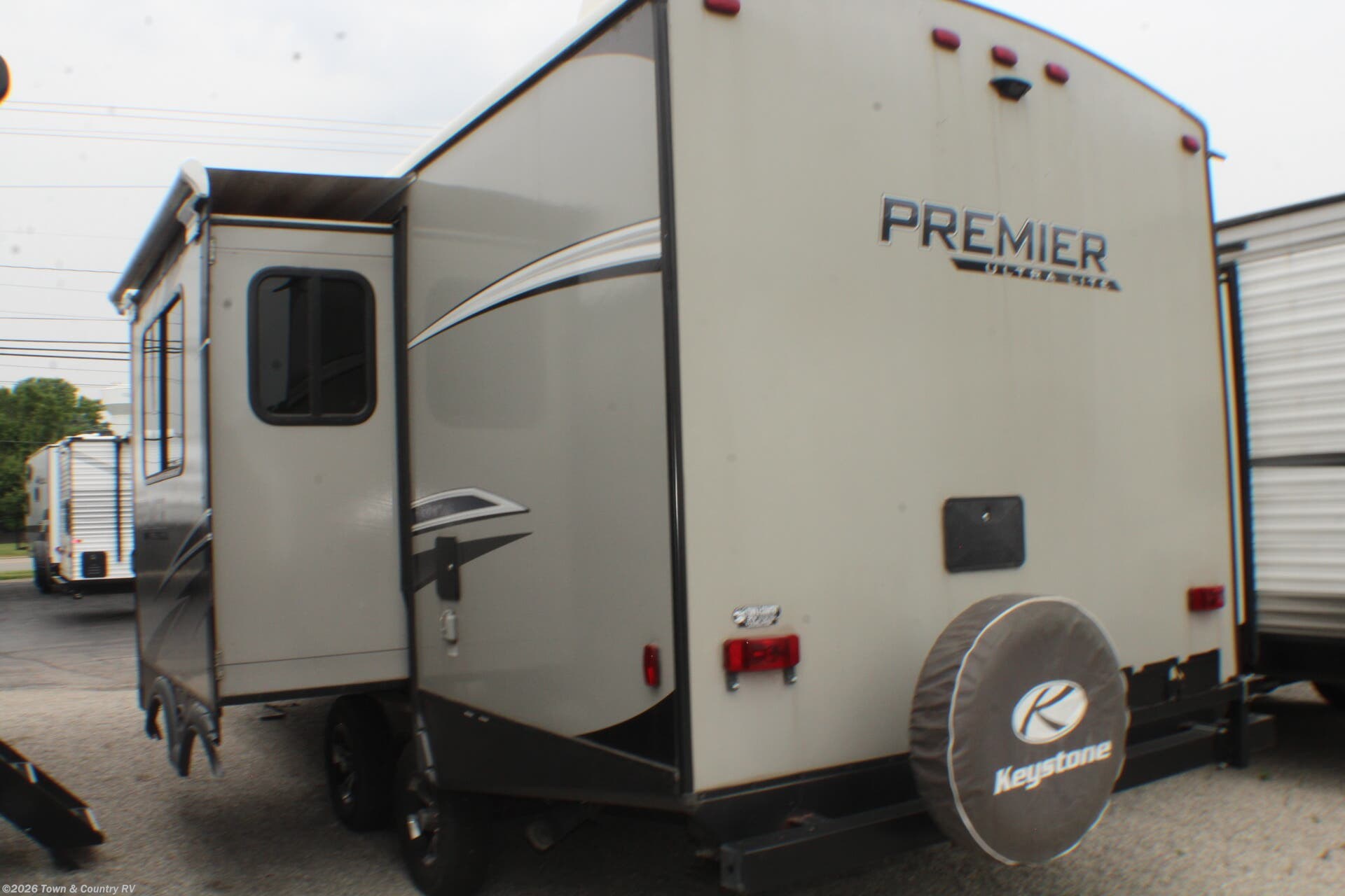 2019 Keystone Premier Ultra Lite 22RBPR - Used Travel Trailer For Sale by Town & Country RV in Clyde, Ohio