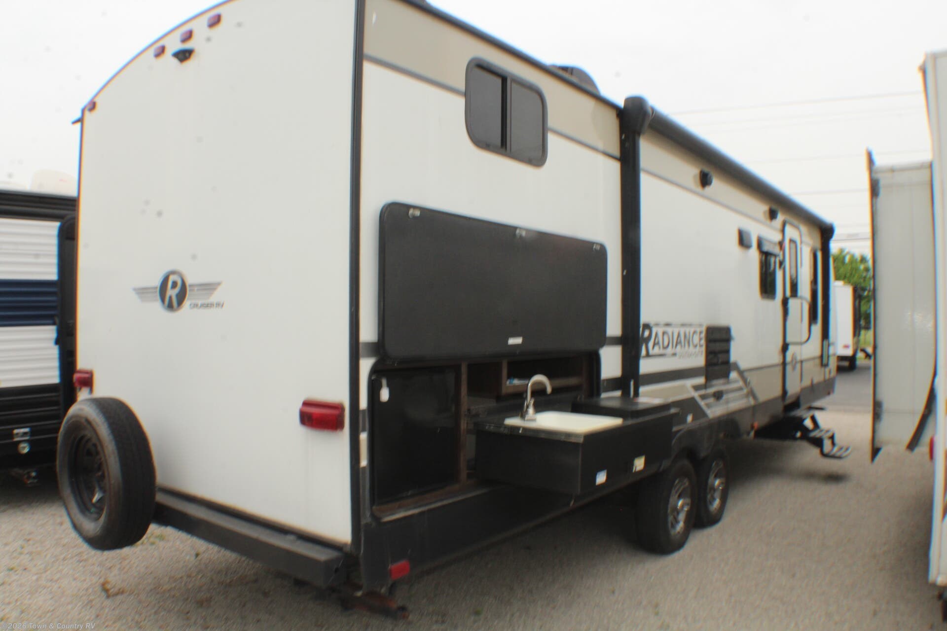 2019 Radiance 28QD by Cruiser RV from Town & Country RV in Clyde, Ohio