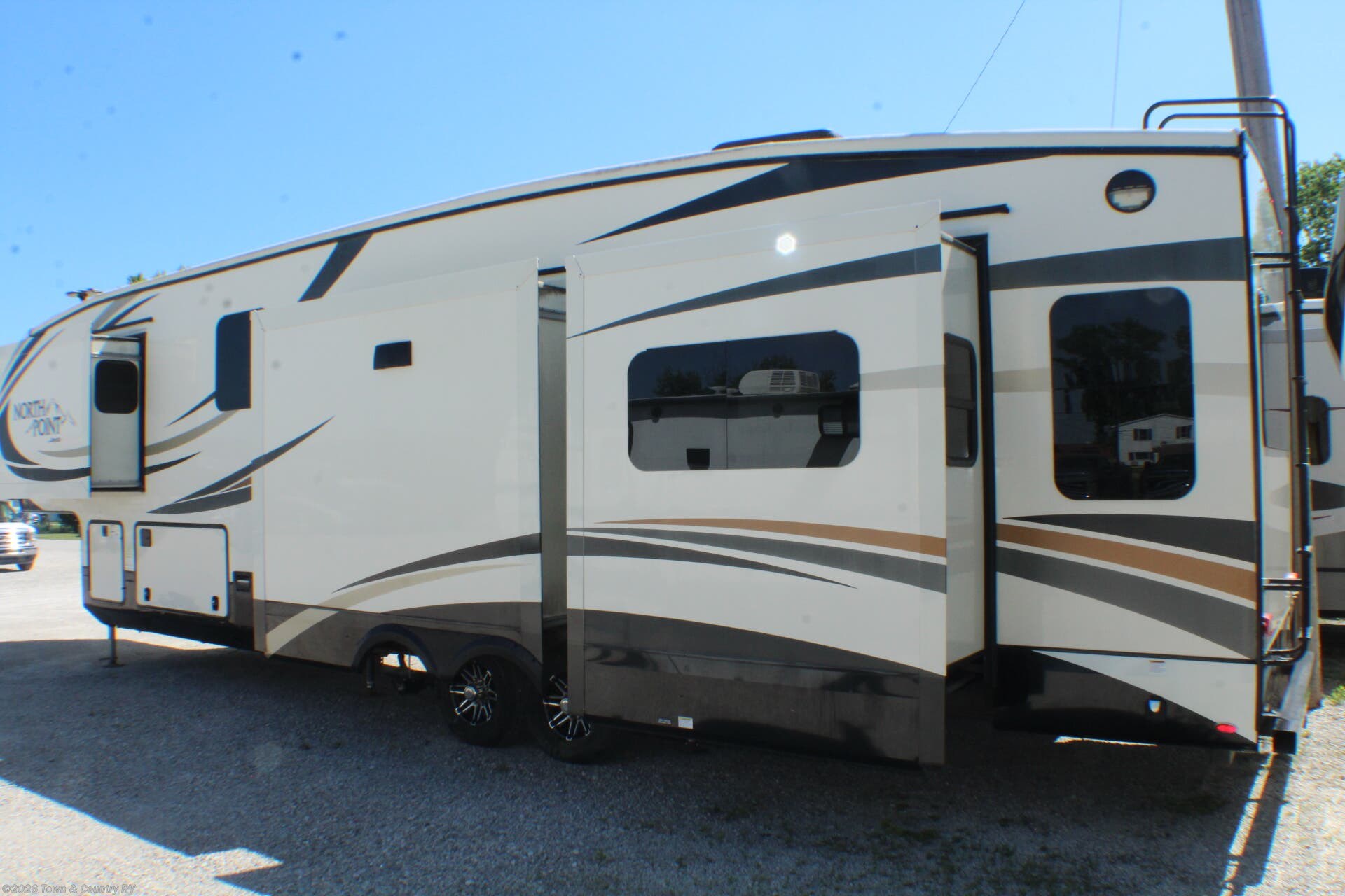 2017 Jayco North Point 351RSQS - Used Fifth Wheel For Sale by Town & Country RV in Clyde, Ohio