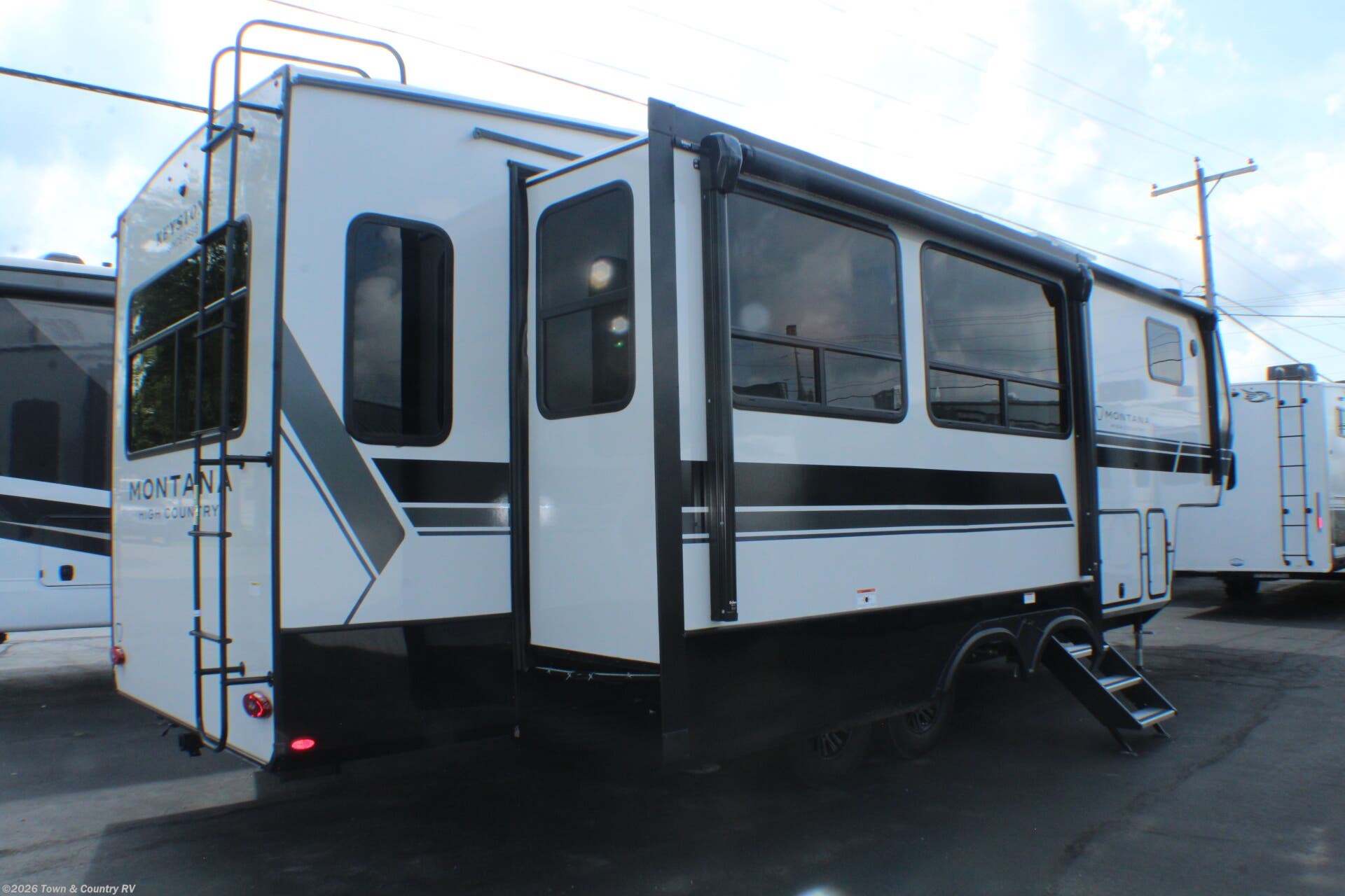 2026 Montana High Country 295RL by Keystone from Town & Country RV in Clyde, Ohio
