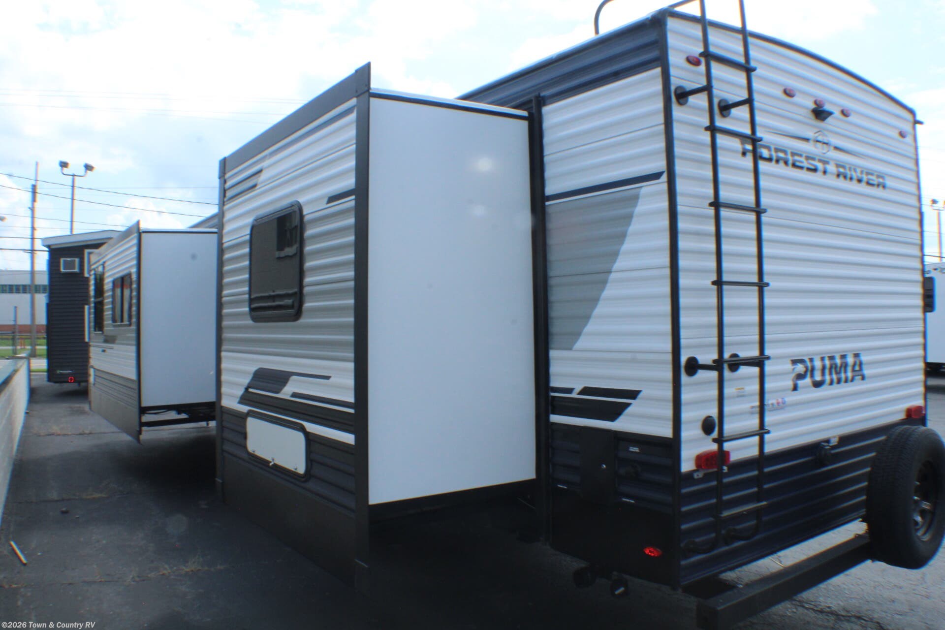 2026 Palomino Puma 31FKRK - New Travel Trailer For Sale by Town & Country RV in Clyde, Ohio