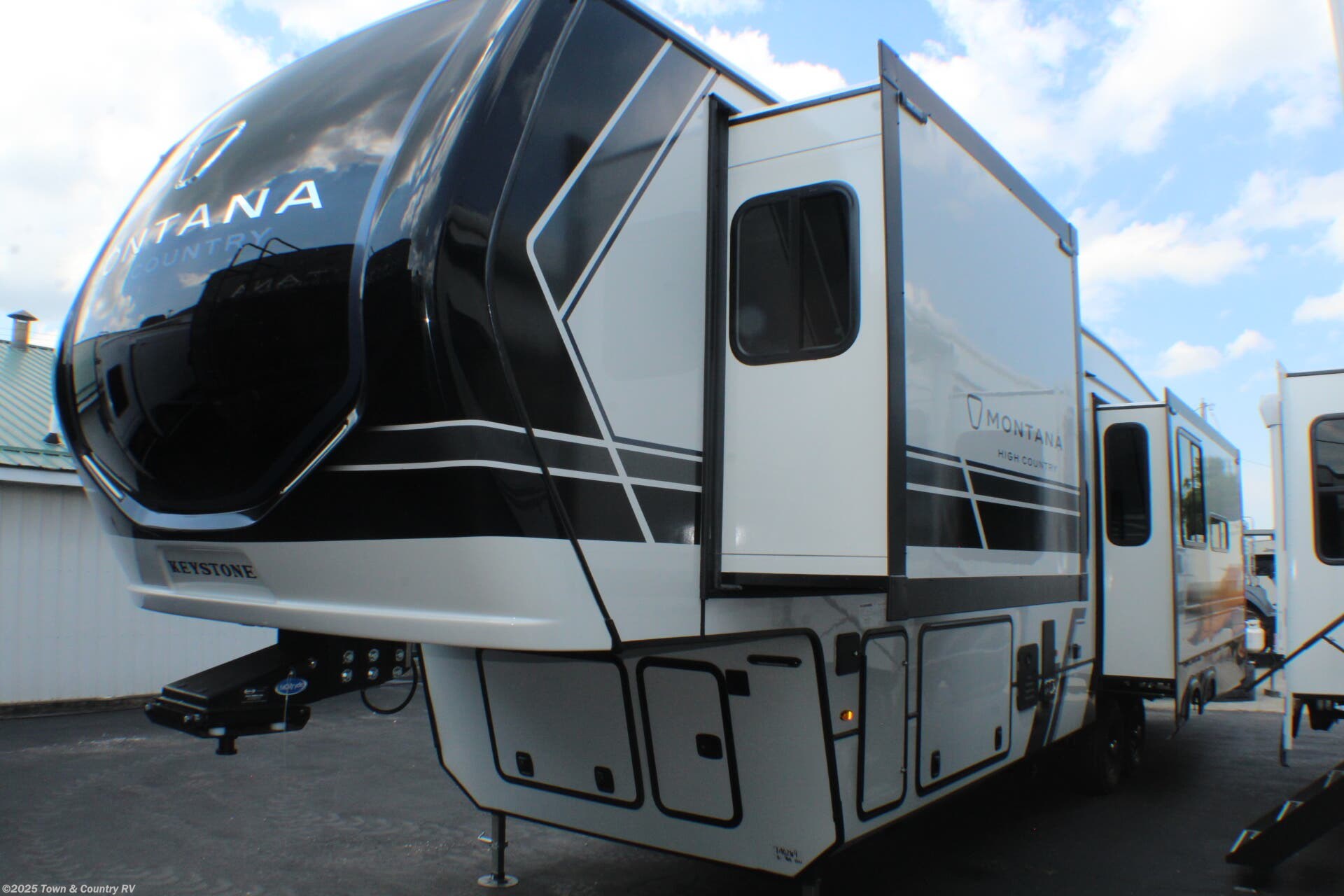 2026 Keystone 325RK - New Fifth Wheel For Sale by Town & Country RV in Clyde, Ohio