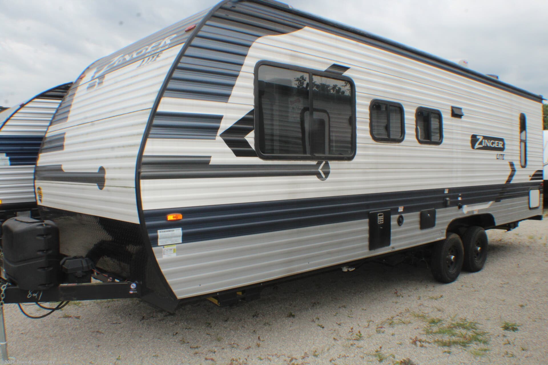 2022 CrossRoads Zinger Lite 259FL - Used Travel Trailer For Sale by Town & Country RV in Clyde, Ohio