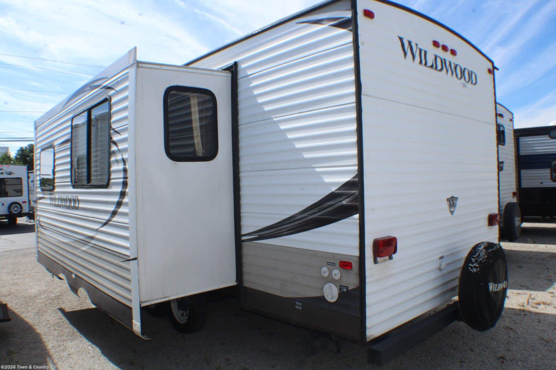 2014 Forest River Wildwood 26TBSS - Used Travel Trailer For Sale by Town & Country RV in Clyde, Ohio