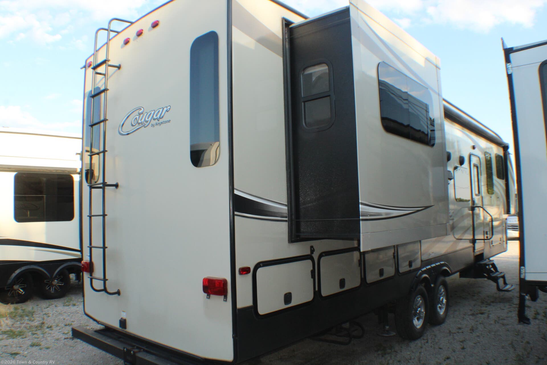 2016 Cougar 326RDS by Keystone from Town & Country RV in Clyde, Ohio