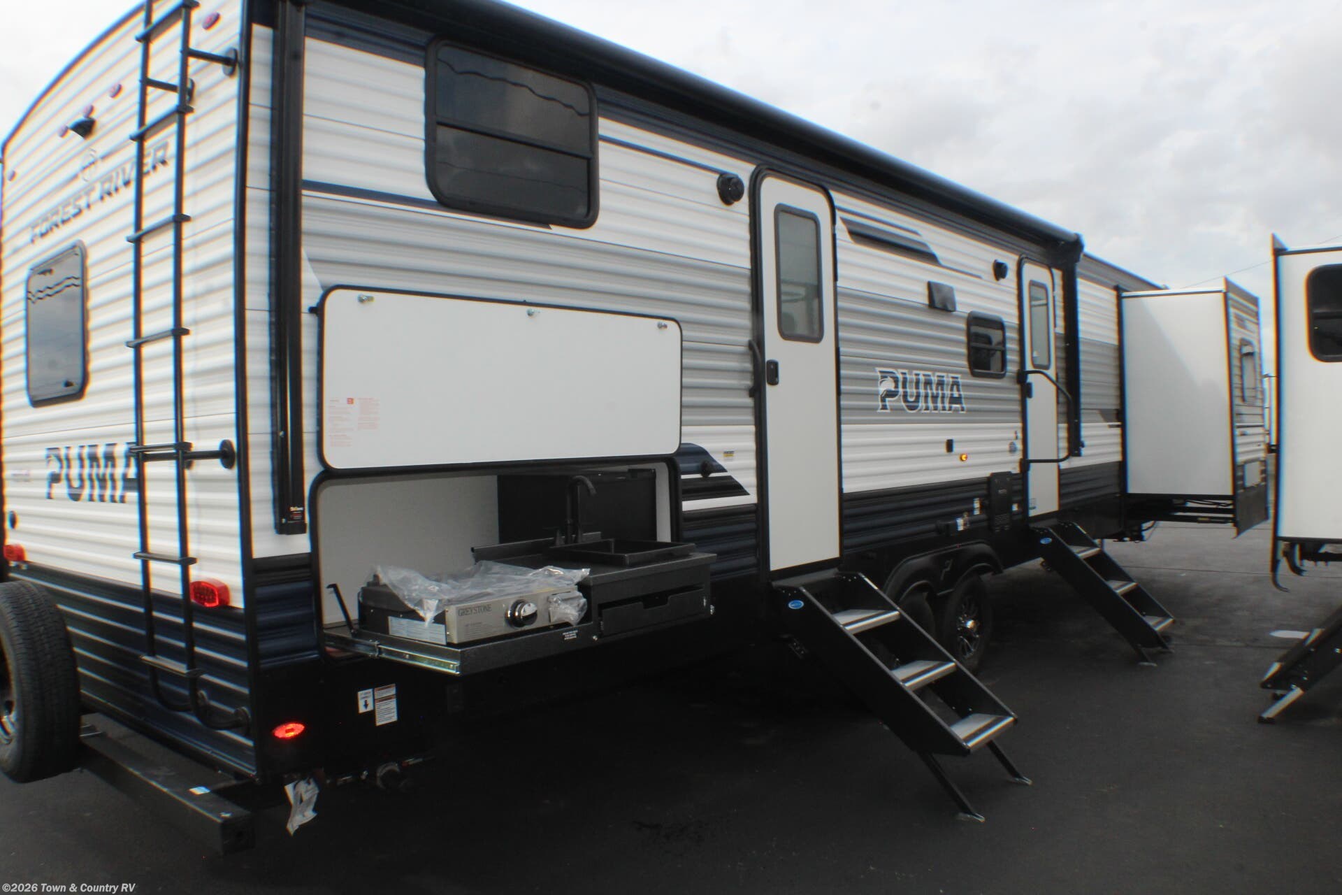 New 2026 Palomino Puma 32BHQS available in Clyde, Ohio