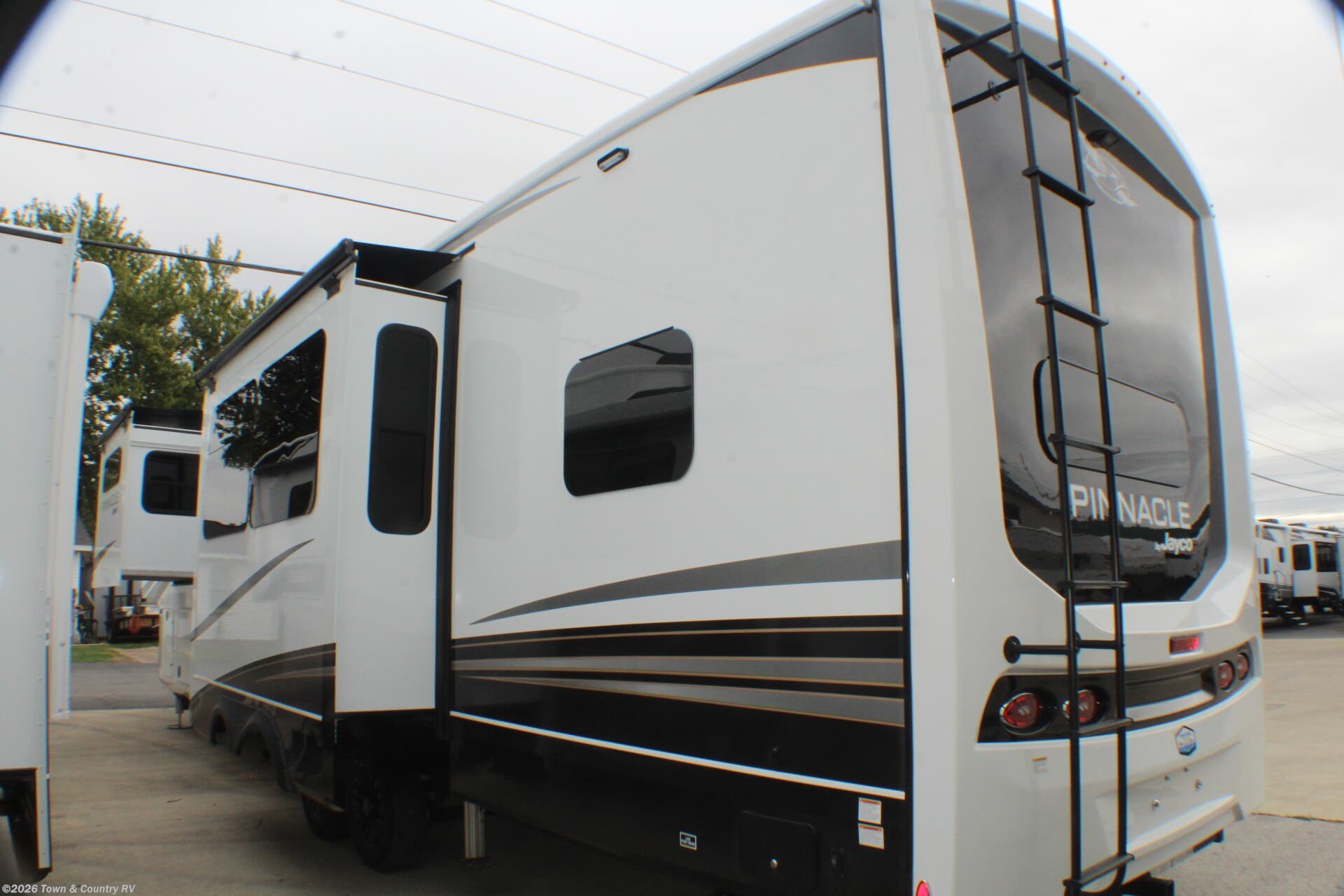 2026 Pinnacle 38FBRK by Jayco from Town & Country RV in Clyde, Ohio