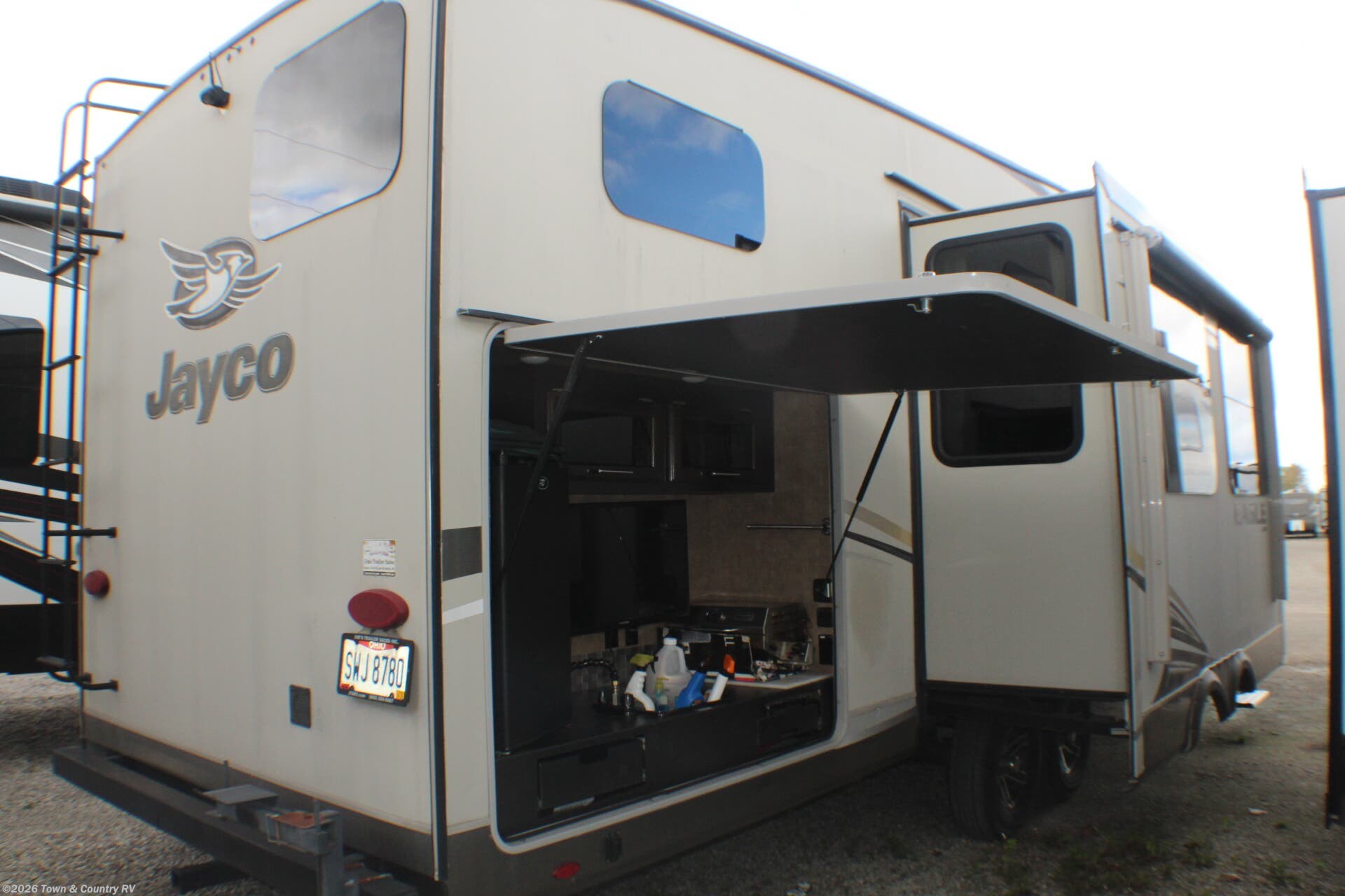 2017 Eagle 325BHQS by Jayco from Town & Country RV in Clyde, Ohio