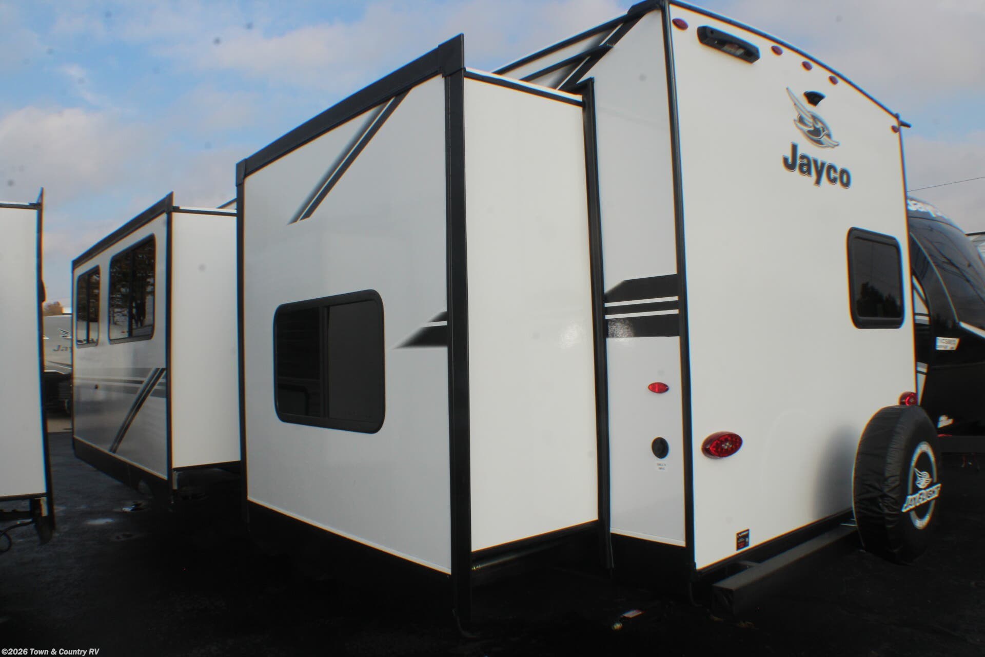 2026 Jayco Jay Flight SLX 321BDS - New Travel Trailer For Sale by Town & Country RV in Clyde, Ohio
