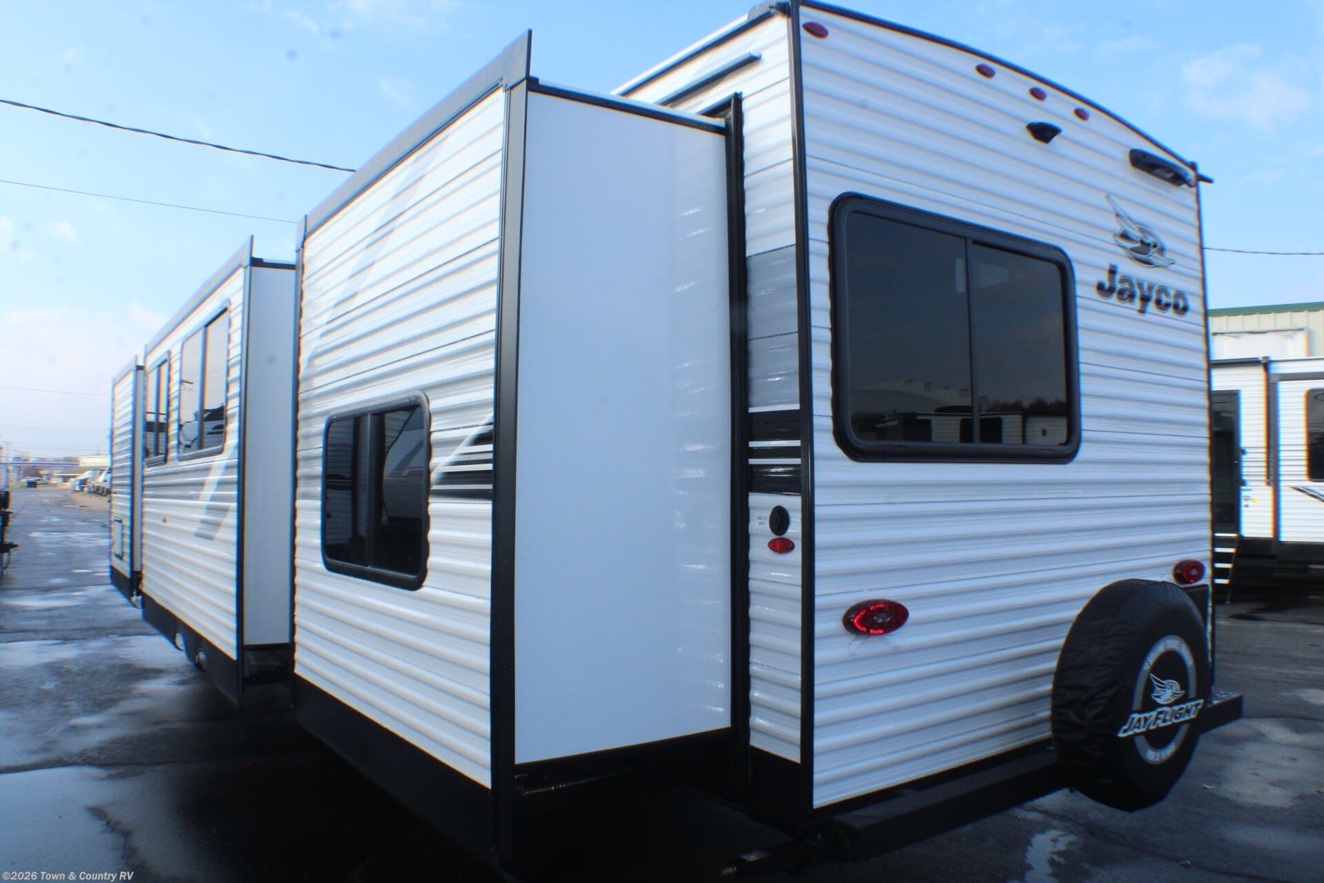 2026 Jayco Jay Flight SLX 325BHT - New Travel Trailer For Sale by Town & Country RV in Clyde, Ohio