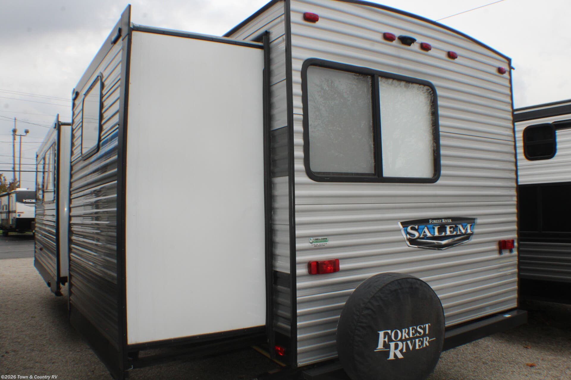 2022 Forest River Salem 32BHDS - Used Travel Trailer For Sale by Town & Country RV in Clyde, Ohio