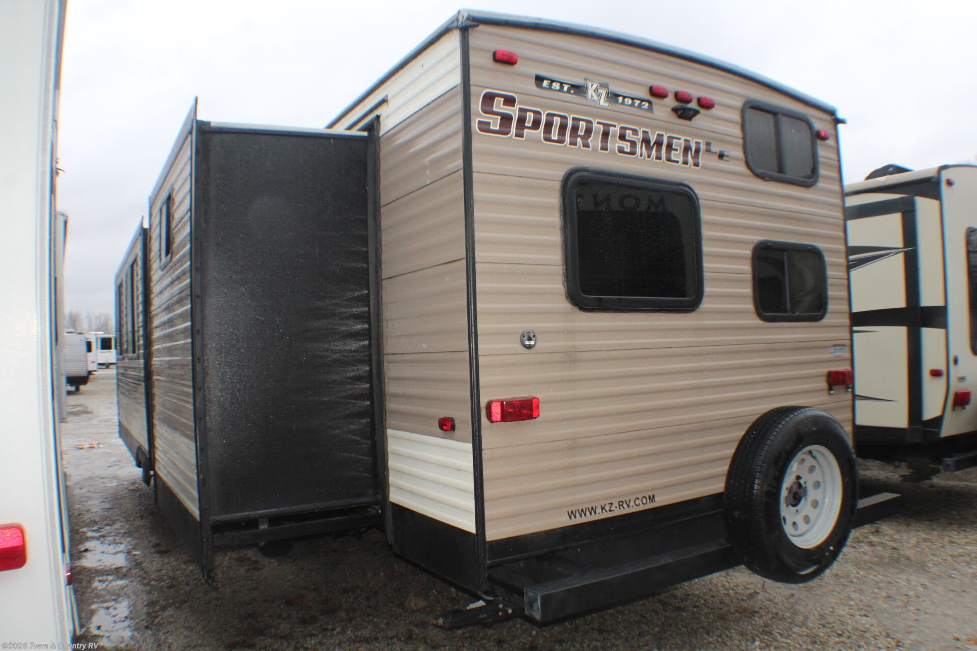 2019 K-Z Sportsmen 332BHLE - Used Travel Trailer For Sale by Town & Country RV in Clyde, Ohio