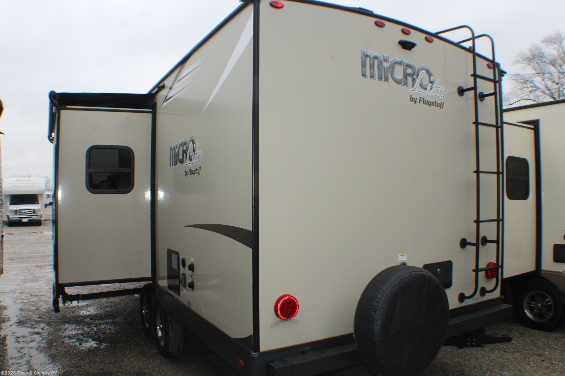 2020 Forest River Flagstaff Micro Lite 25BDS - Used Travel Trailer For Sale by Town & Country RV in Clyde, Ohio