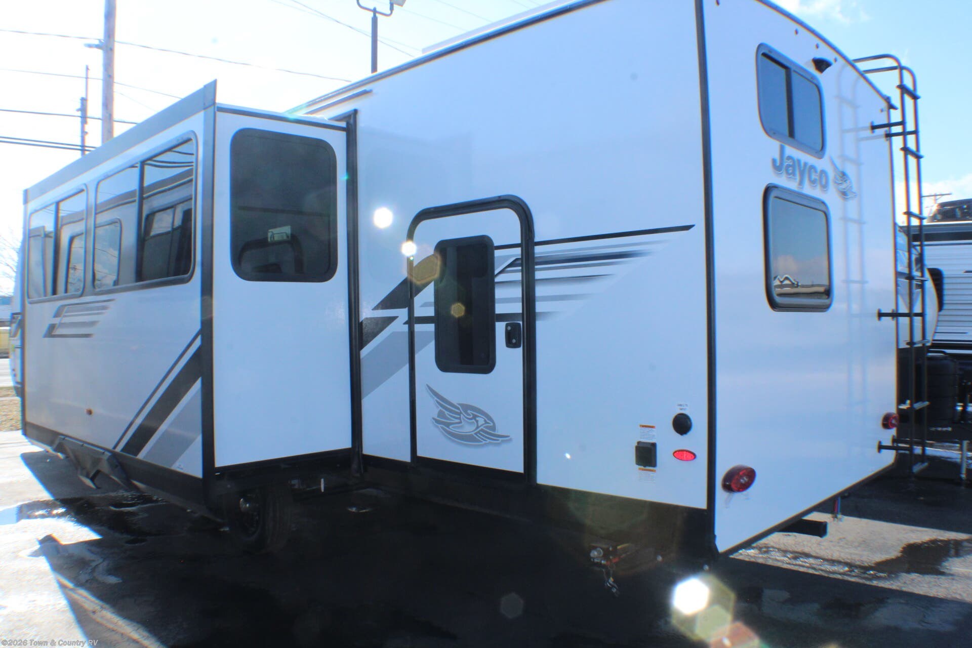 2026 Jayco Jay Feather 29QBH - New Travel Trailer For Sale by Town & Country RV in Clyde, Ohio