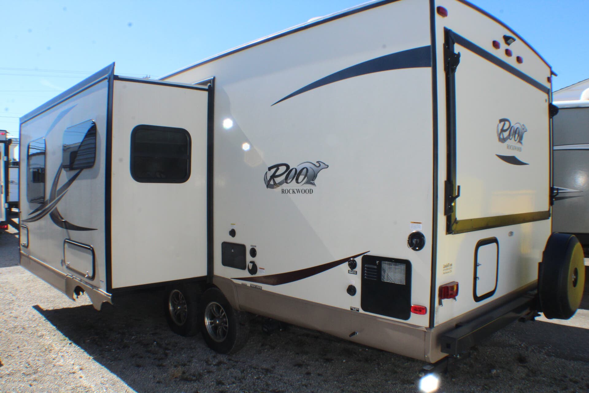 2016 Forest River Rockwood Roo 231KSS - Used Expandable Trailer For Sale by Town & Country RV in Clyde, Ohio