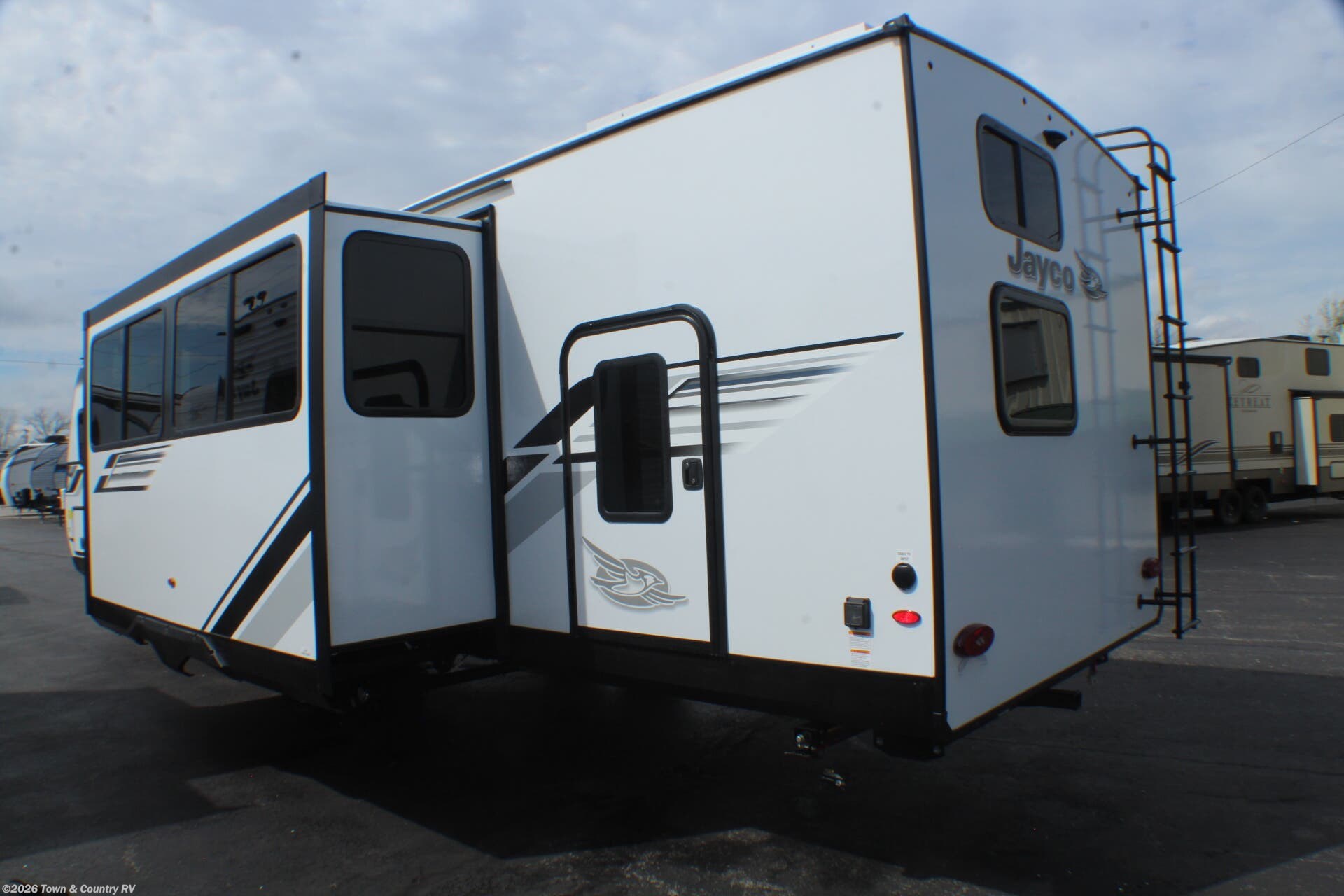 2026 Jayco Jay Feather 29QBH - New Travel Trailer For Sale by Town & Country RV in Clyde, Ohio