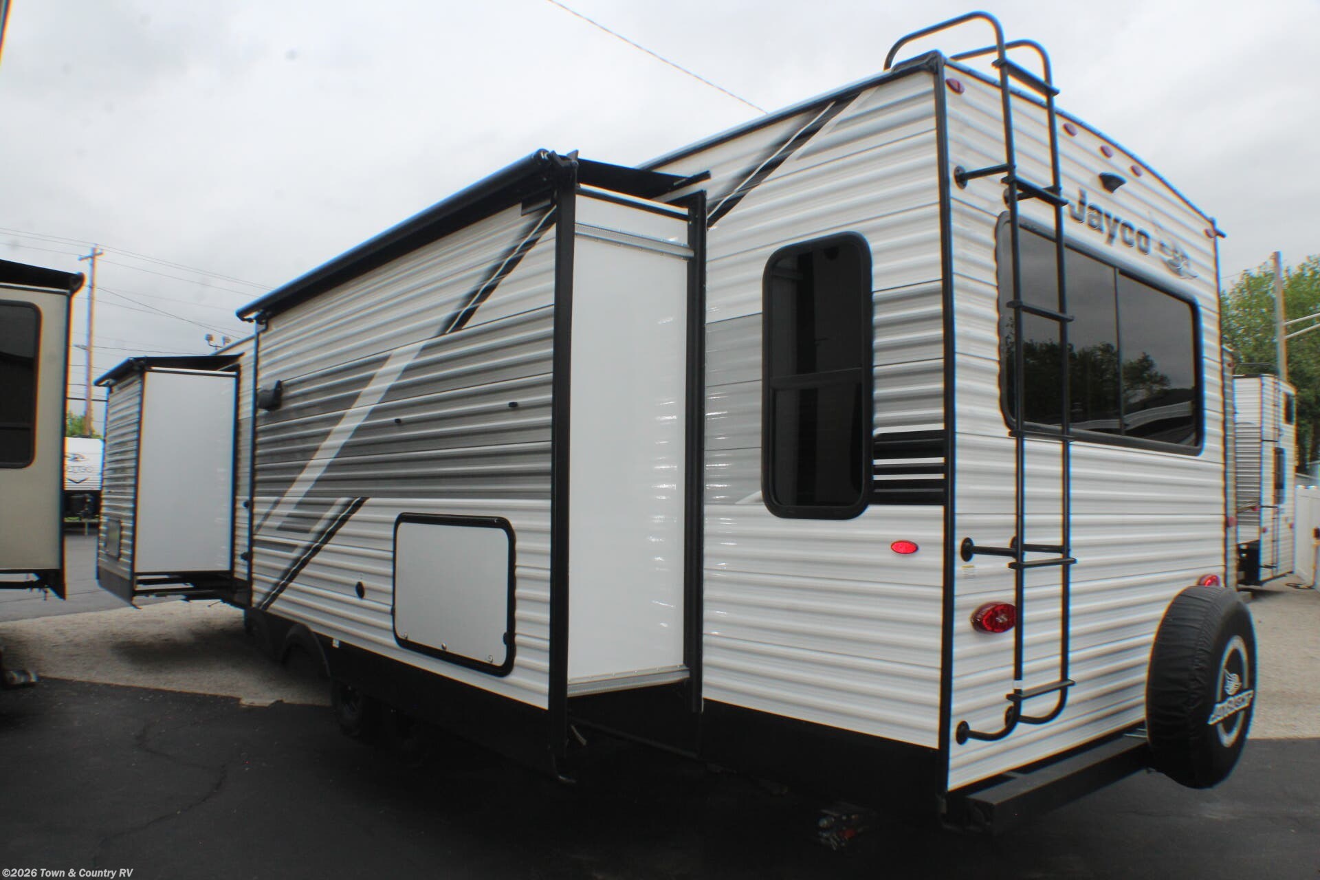 2025 Jayco Jay Flight SLX 334RTS - Used Travel Trailer For Sale by Town & Country RV in Clyde, Ohio