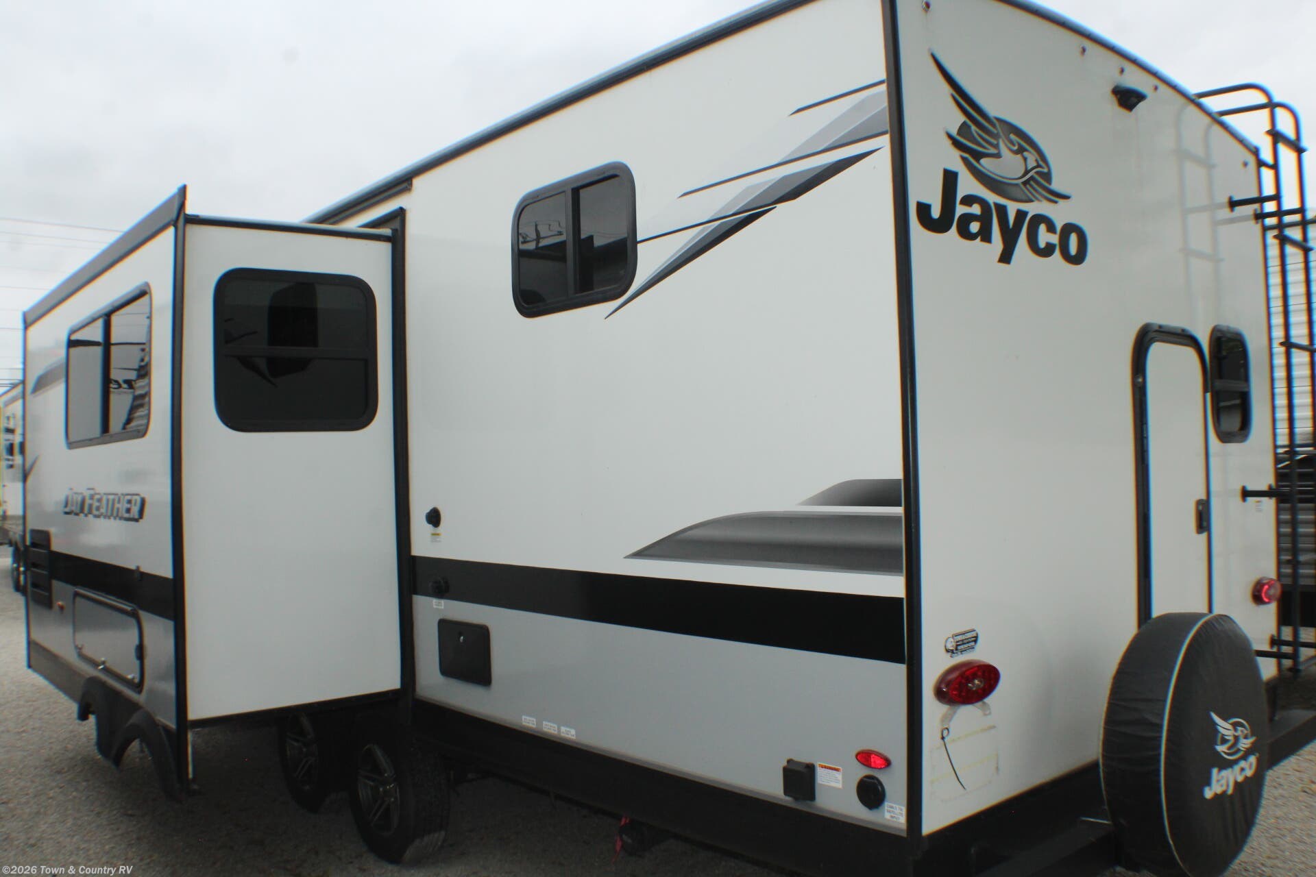 2023 Jayco Jay Feather 24BH - Used Travel Trailer For Sale by Town & Country RV in Clyde, Ohio