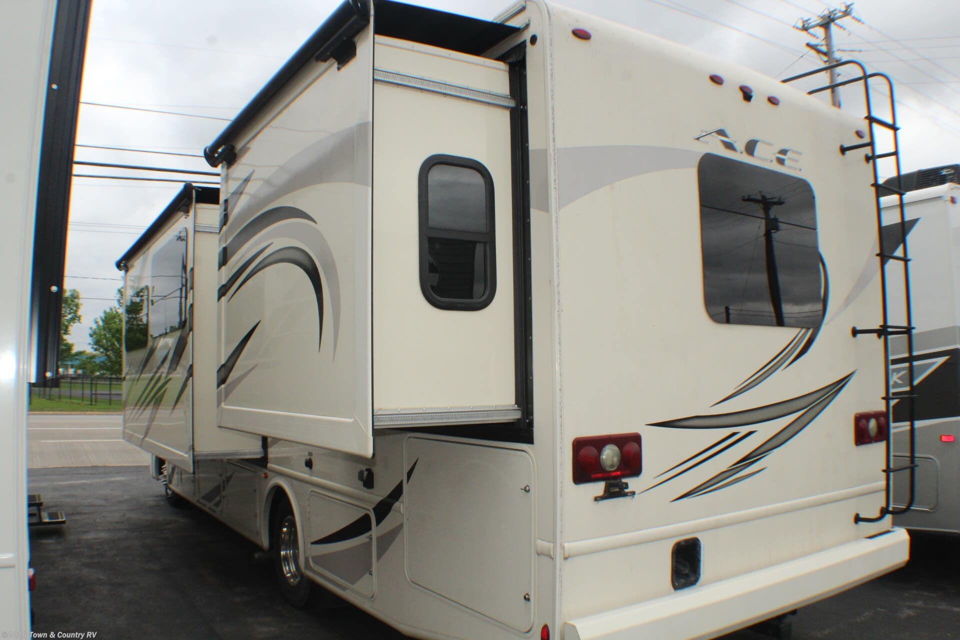 2018 Thor Motor Coach A.C.E. 30.3 - Used Class A For Sale by Town & Country RV in Clyde, Ohio