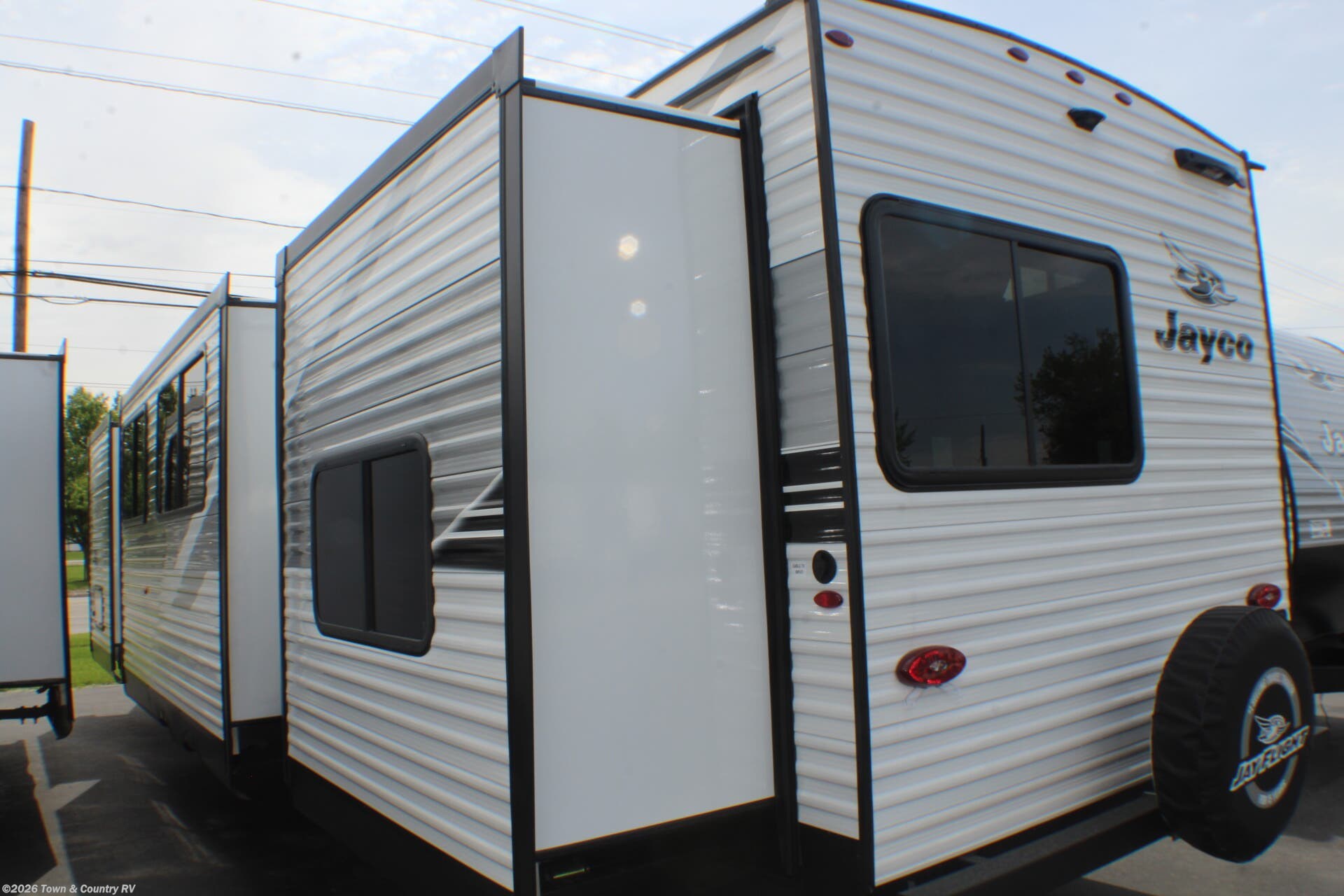 2026 Jayco Jay Flight SLX 325BHT - New Travel Trailer For Sale by Town & Country RV in Clyde, Ohio