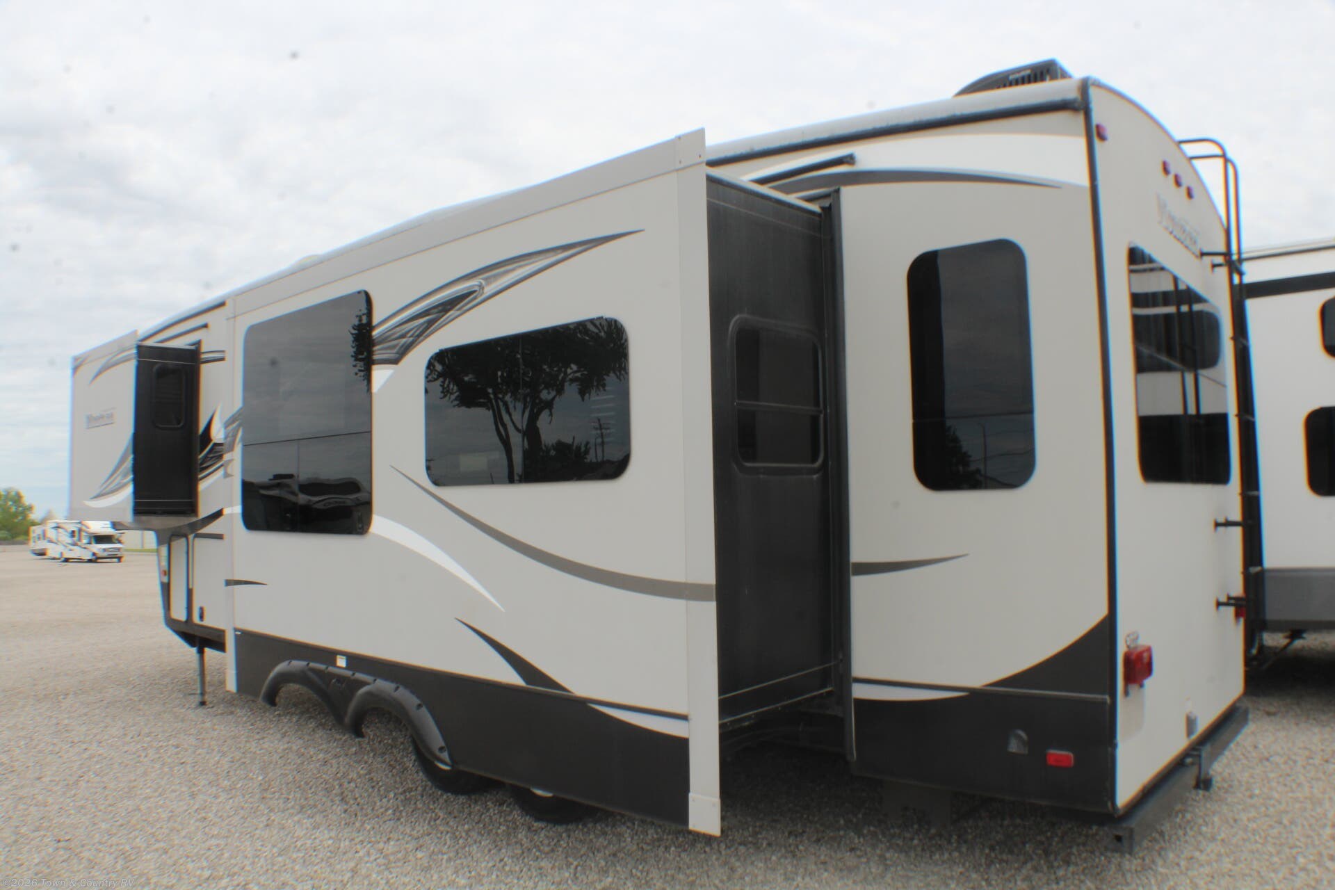 2015 Keystone Montana High Country 305RL - Used Fifth Wheel For Sale by Town & Country RV in Clyde, Ohio