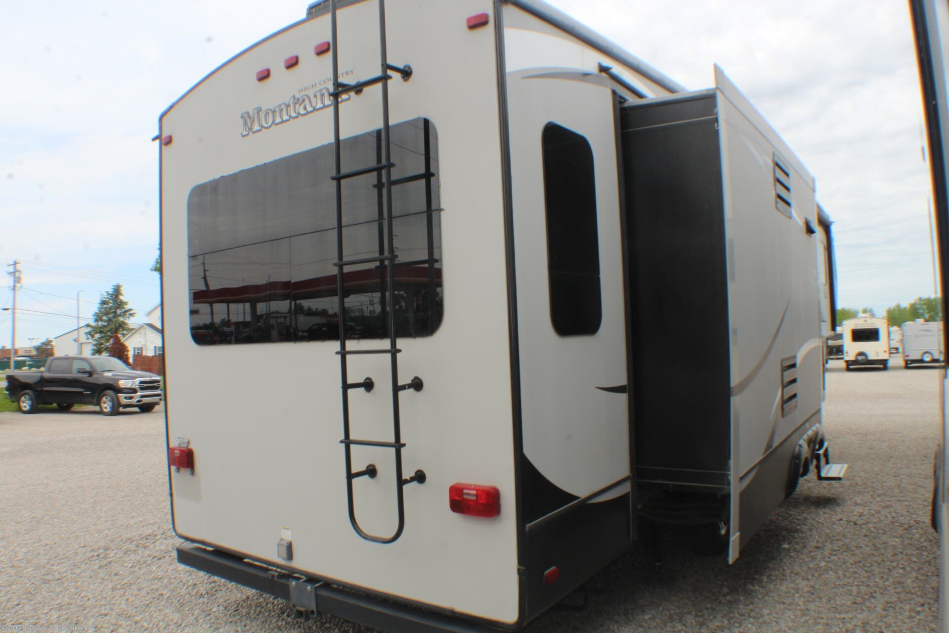 2015 Montana High Country 305RL by Keystone from Town & Country RV in Clyde, Ohio
