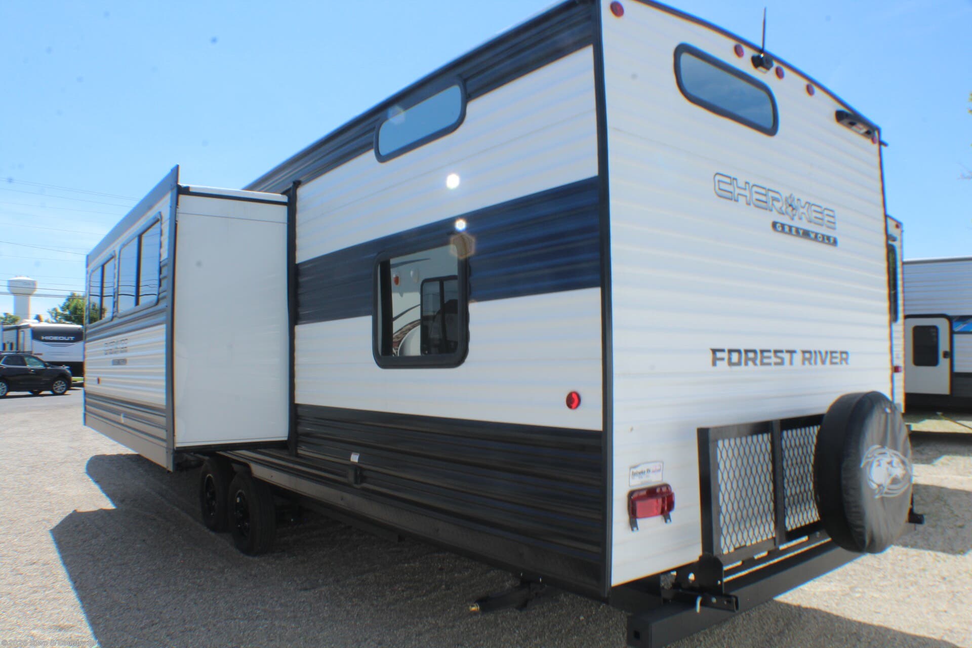 2025 Forest River Cherokee Grey Wolf 29NM - Used Travel Trailer For Sale by Town & Country RV in Clyde, Ohio