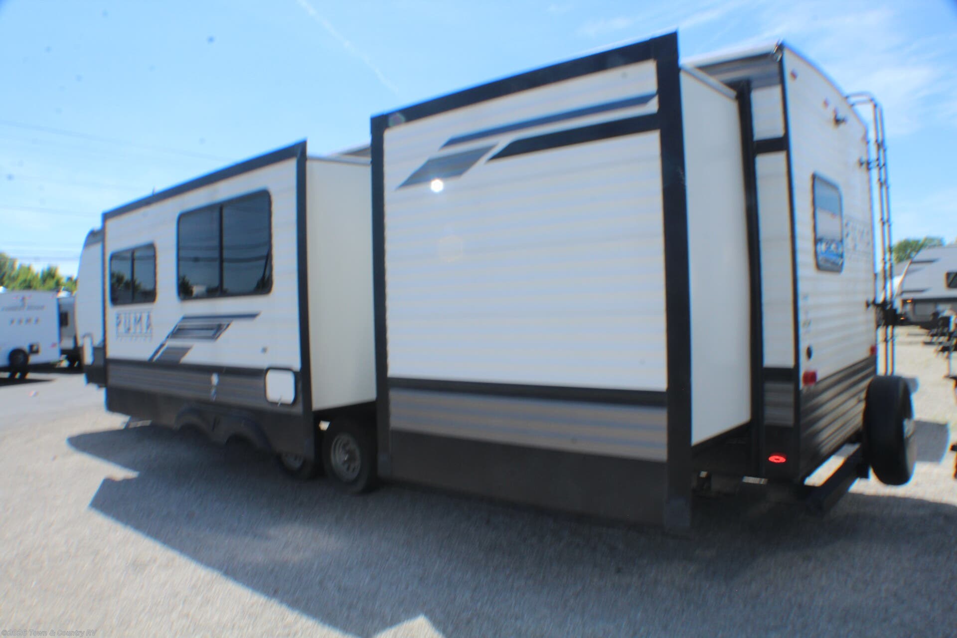 2023 Palomino Puma 32BHDB - Used Travel Trailer For Sale by Town & Country RV in Clyde, Ohio