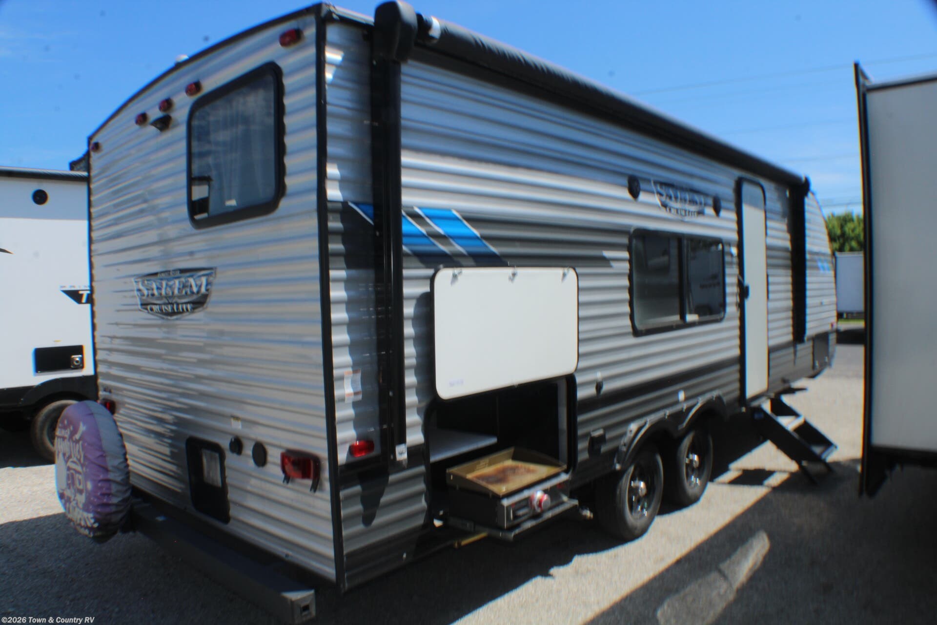 Used 2022 Forest River Salem Cruise Lite 261BHXL available in Clyde, Ohio