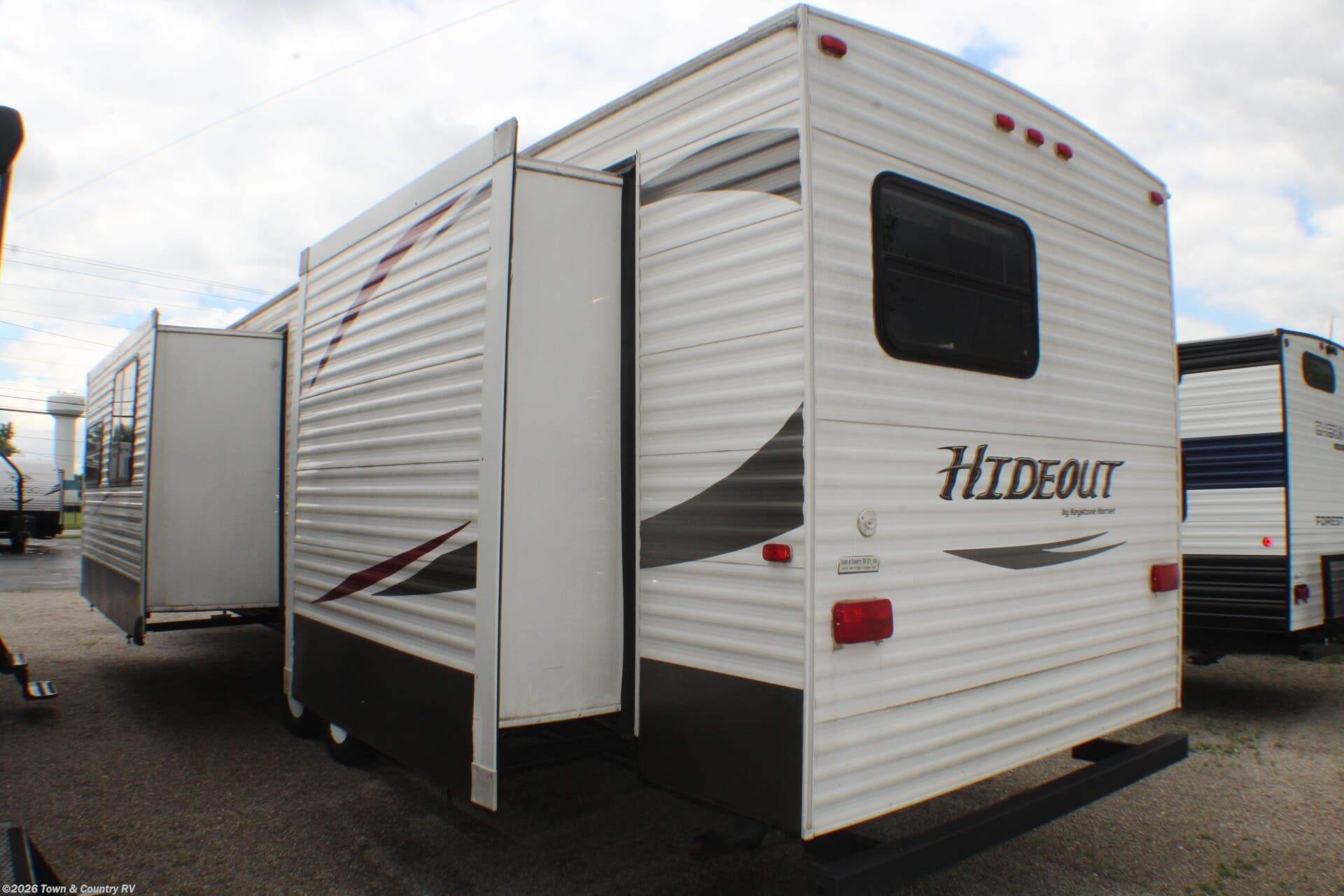 2012 Keystone Hideout 38BHDS - Used Travel Trailer For Sale by Town & Country RV in Clyde, Ohio