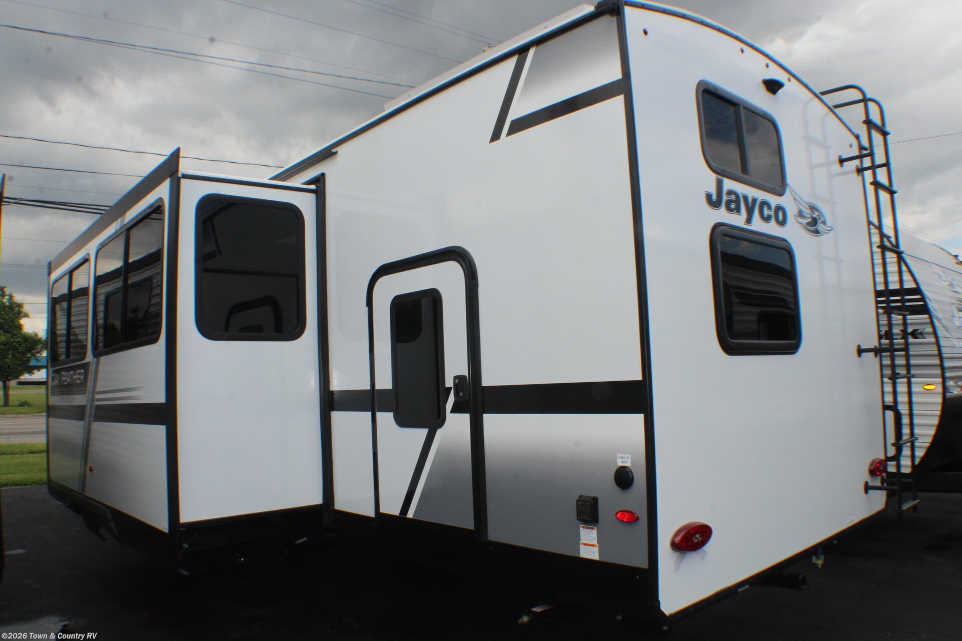 2027 Jayco Jay Feather 29QBH - New Travel Trailer For Sale by Town & Country RV in Clyde, Ohio