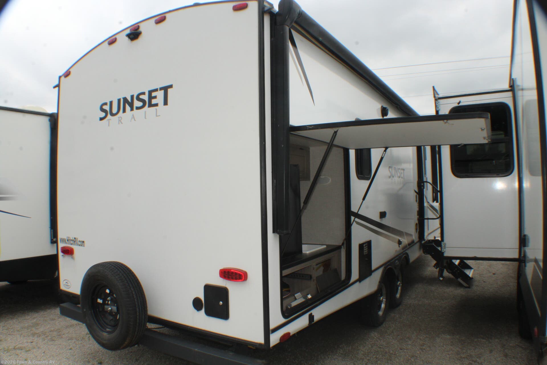 2022 Sunset Trail Super Lite 253RB by CrossRoads from Town & Country RV in Clyde, Ohio