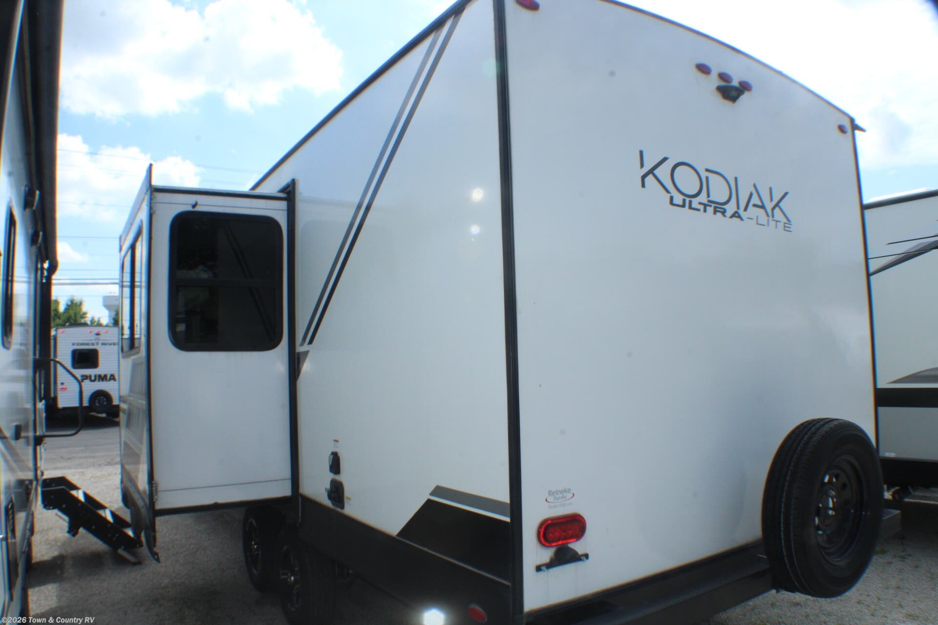 2022 Dutchmen Kodiak Ultra-Lite 242RBSL - Used Travel Trailer For Sale by Town & Country RV in Clyde, Ohio