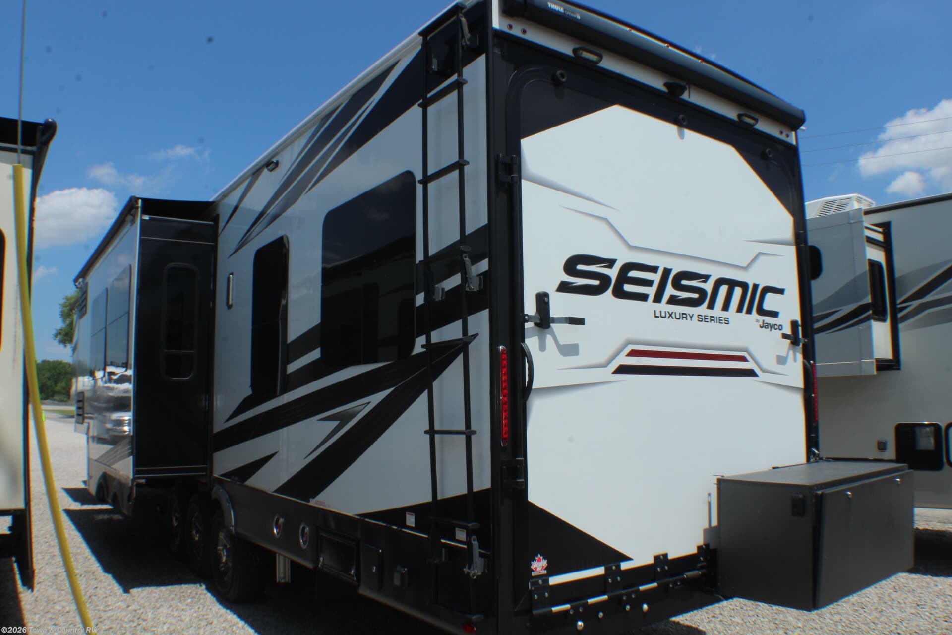 2023 Jayco Seismic Luxury Series 4113 - Used Toy Hauler For Sale by Town & Country RV in Clyde, Ohio
