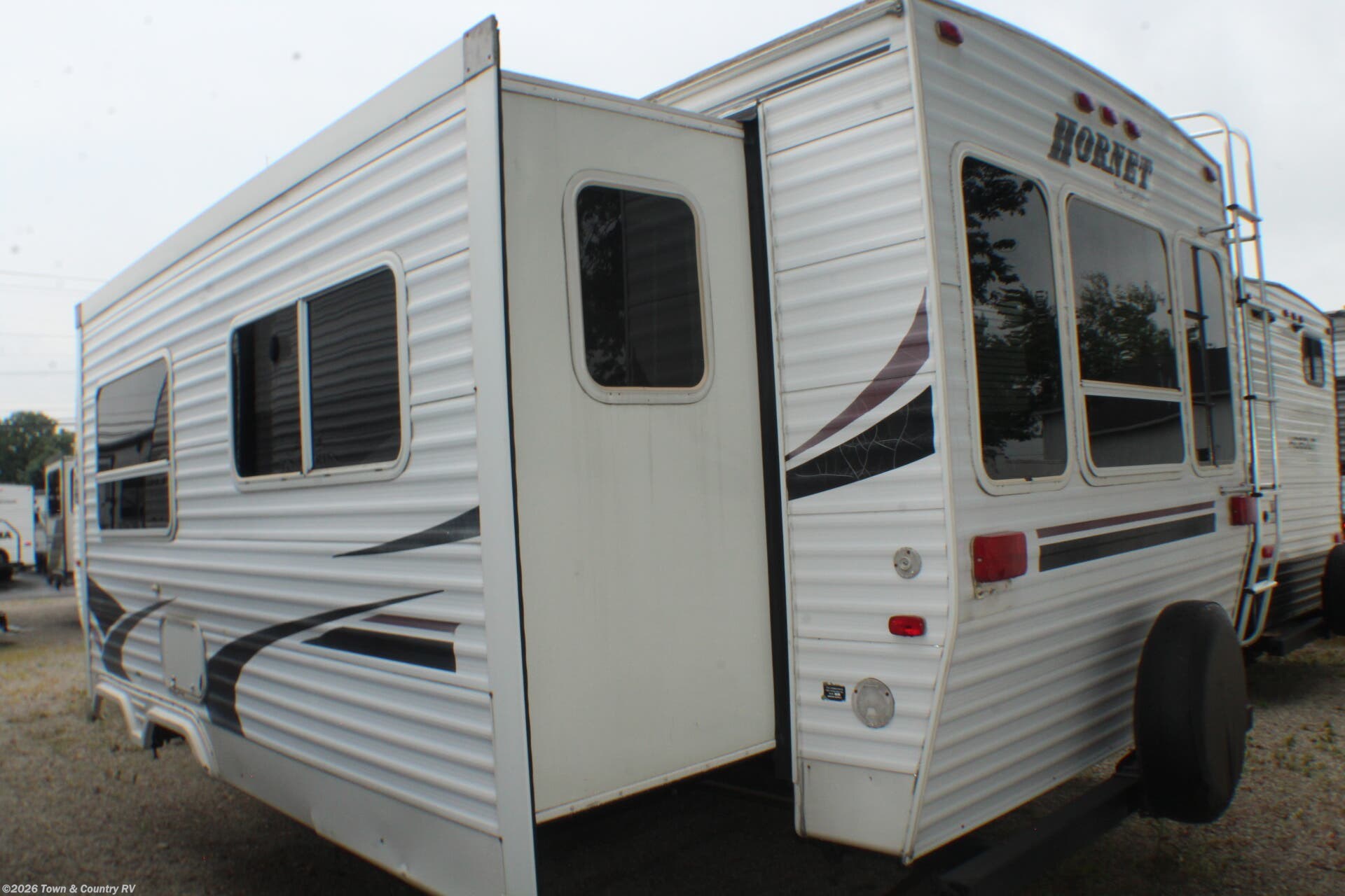 2008 Keystone Hornet 29RLS - Used Travel Trailer For Sale by Town & Country RV in Clyde, Ohio