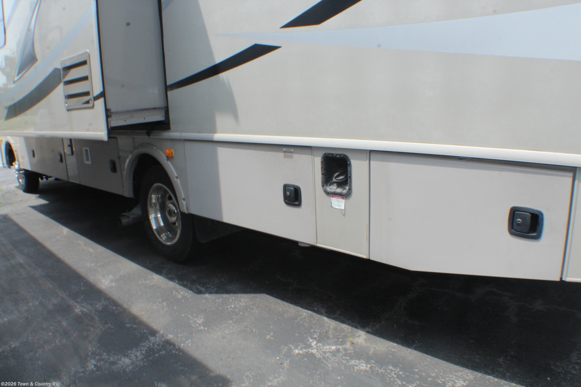 2017 Admiral XE 30P by Holiday Rambler from Town & Country RV in Clyde, Ohio