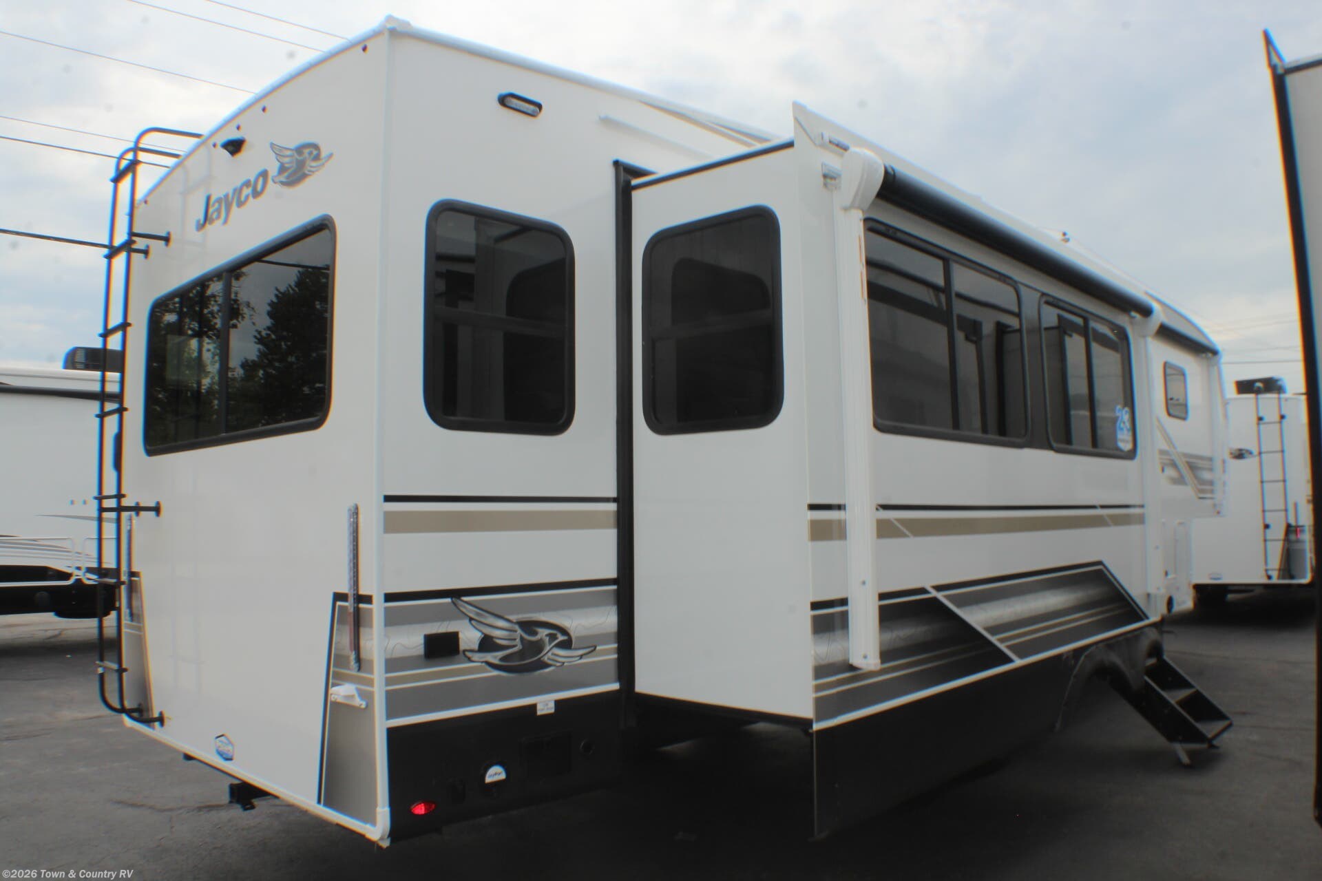 2027 Eagle 321RSTS by Jayco from Town & Country RV in Clyde, Ohio