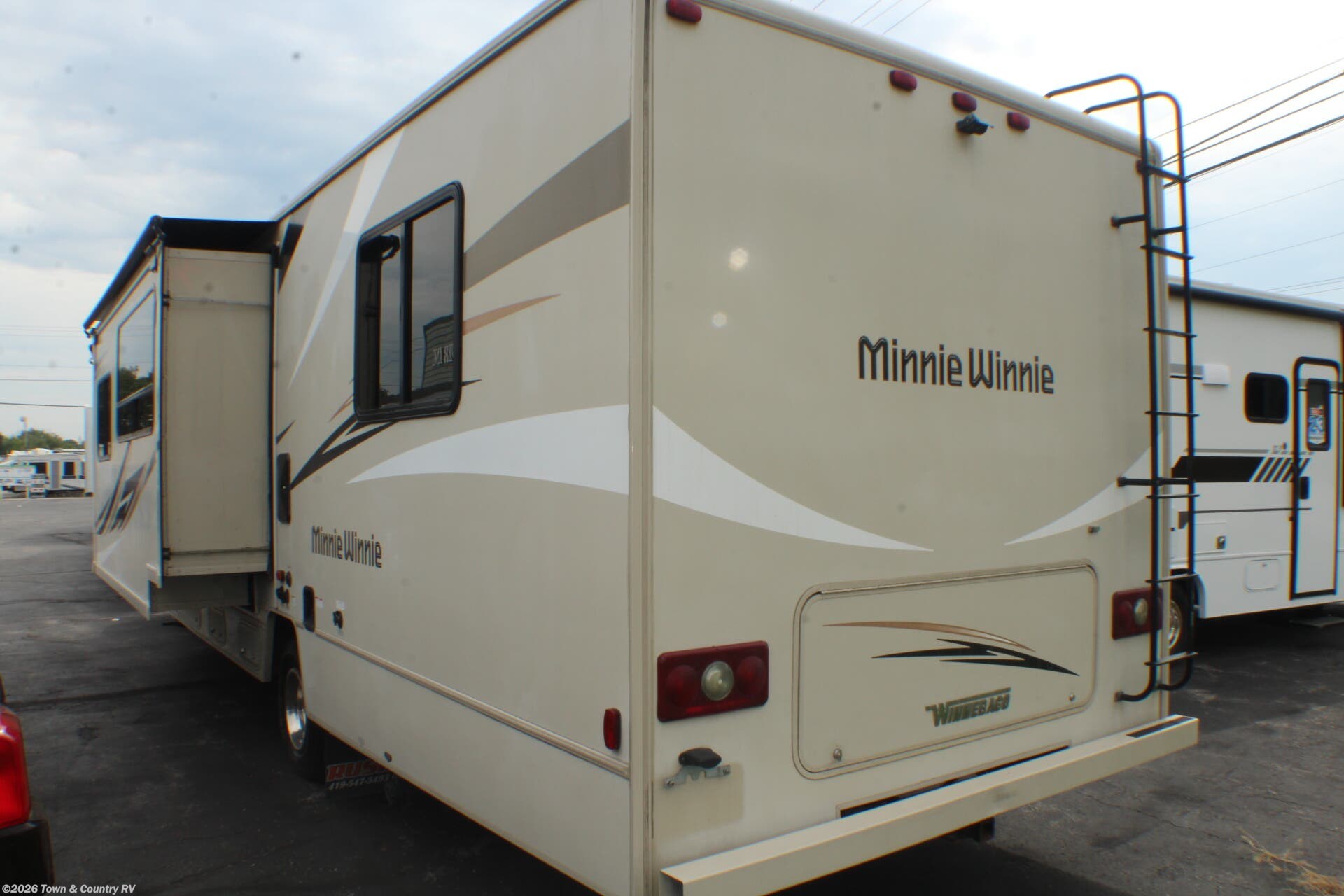 2017 Winnebago Minnie Winnie 31G - Used Class C For Sale by Town & Country RV in Clyde, Ohio