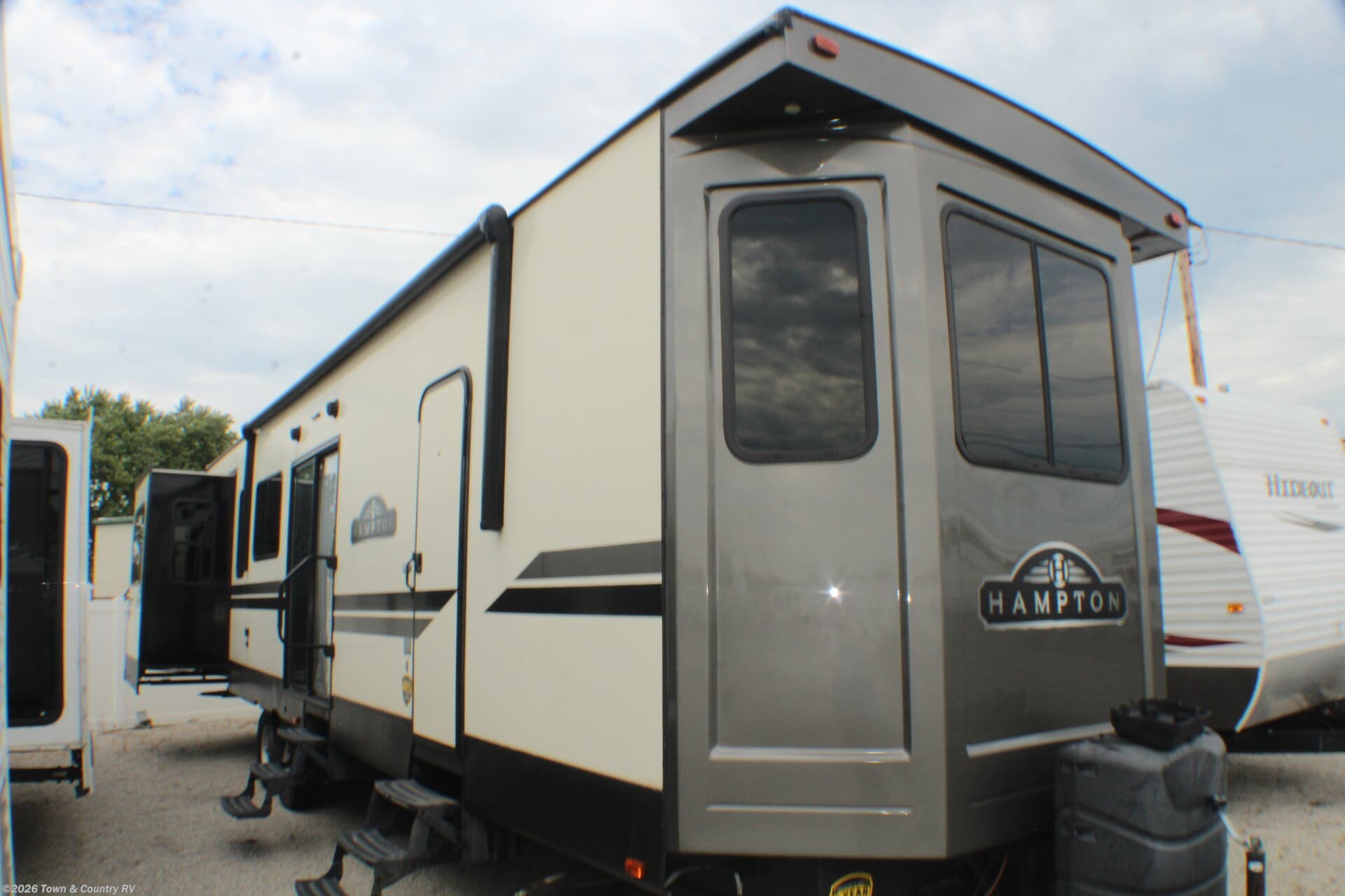 Used 2020 CrossRoads Hampton 373DD available in Clyde, Ohio
