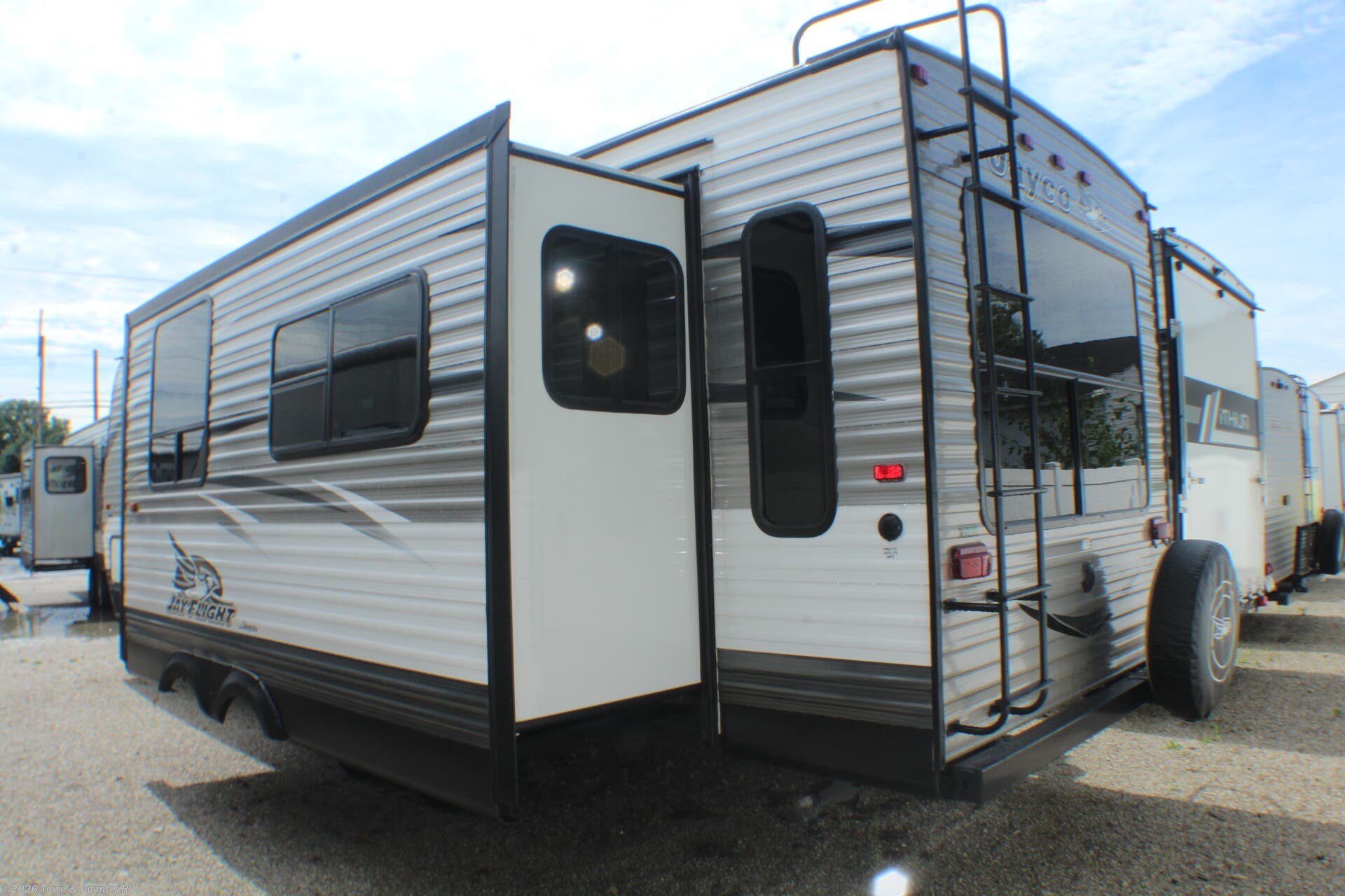2016 Jayco Jay Flight 27RLS - Used Travel Trailer For Sale by Town & Country RV in Clyde, Ohio
