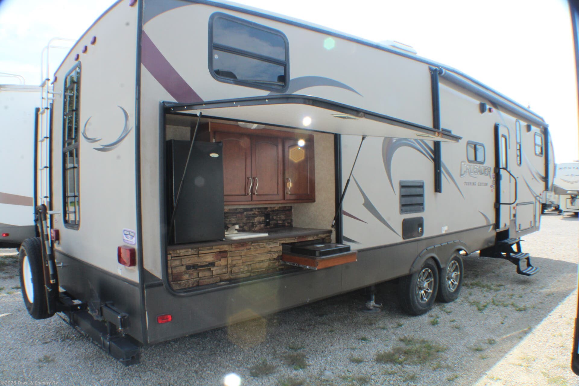 2014 Crusader 335BHS by Prime Time from Town & Country RV in Clyde, Ohio