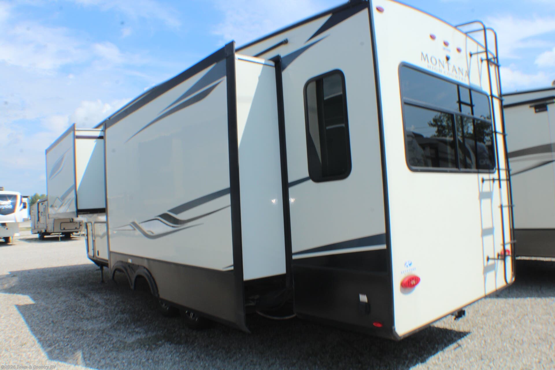 2023 Keystone Montana High Country 295RL - Used Fifth Wheel For Sale by Town & Country RV in Clyde, Ohio