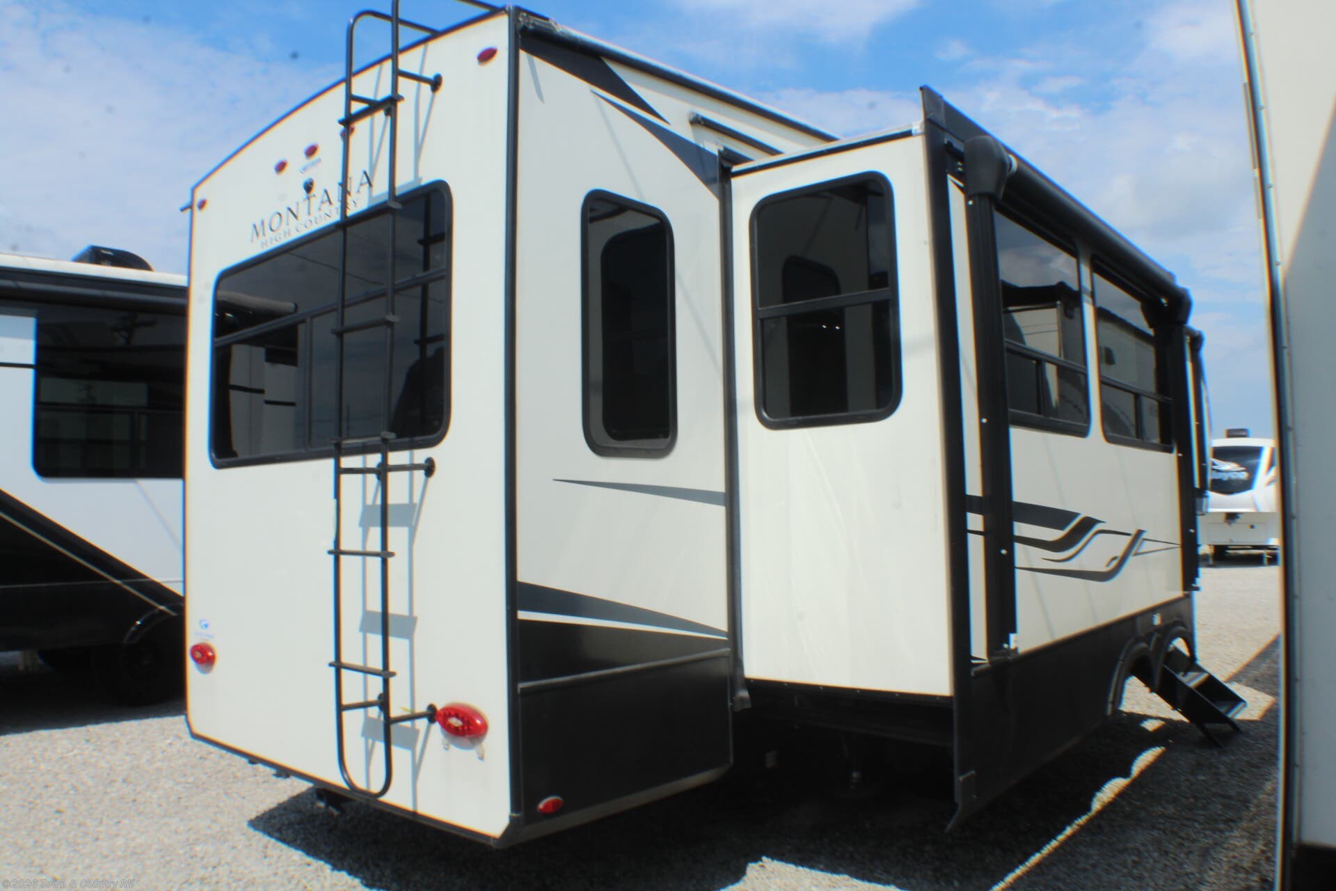 2023 Montana High Country 295RL by Keystone from Town & Country RV in Clyde, Ohio