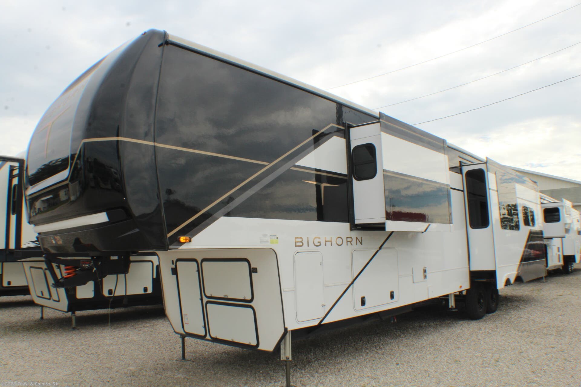 2025 Heartland Bighorn 391MFB - Used Fifth Wheel For Sale by Town & Country RV in Clyde, Ohio