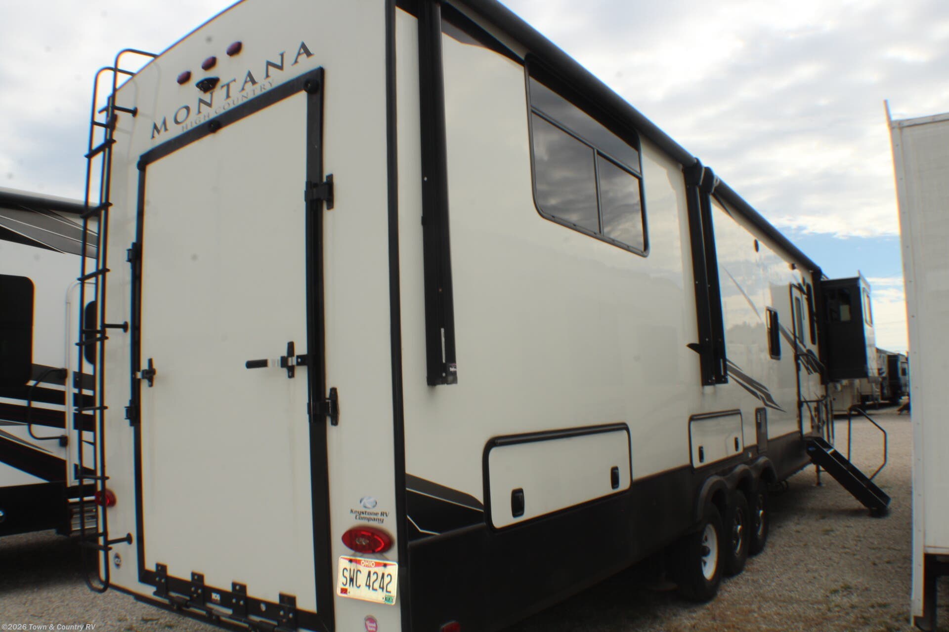 2021 Montana High Country 383TH by Keystone from Town & Country RV in Clyde, Ohio